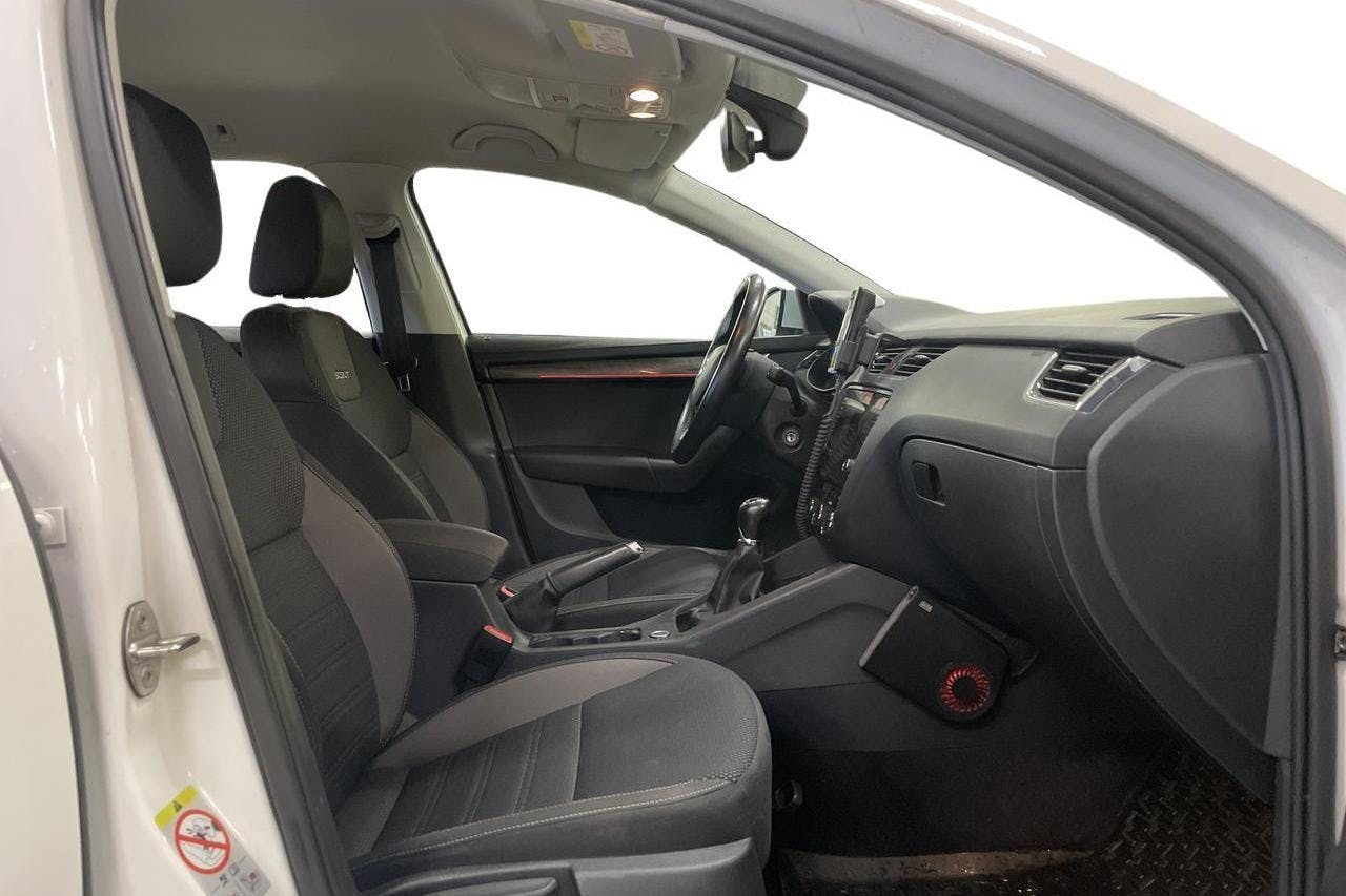 Skoda Octavia Scout II 2.0 TDI 4X4 (150hk) - 179 460 km - Manualna - biały - 2018