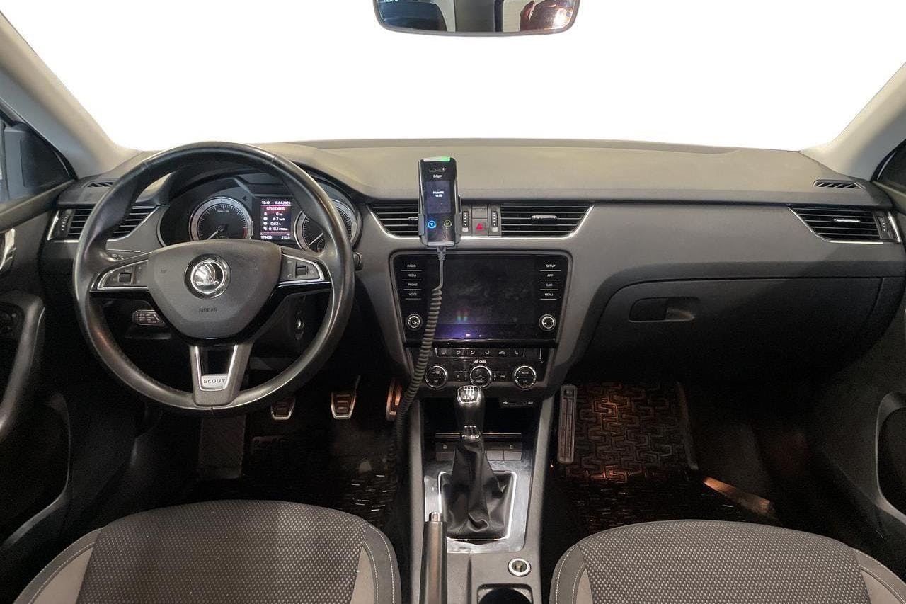 Skoda Octavia Scout II 2.0 TDI 4X4 (150hk) - 179 460 km - Manualna - biały - 2018