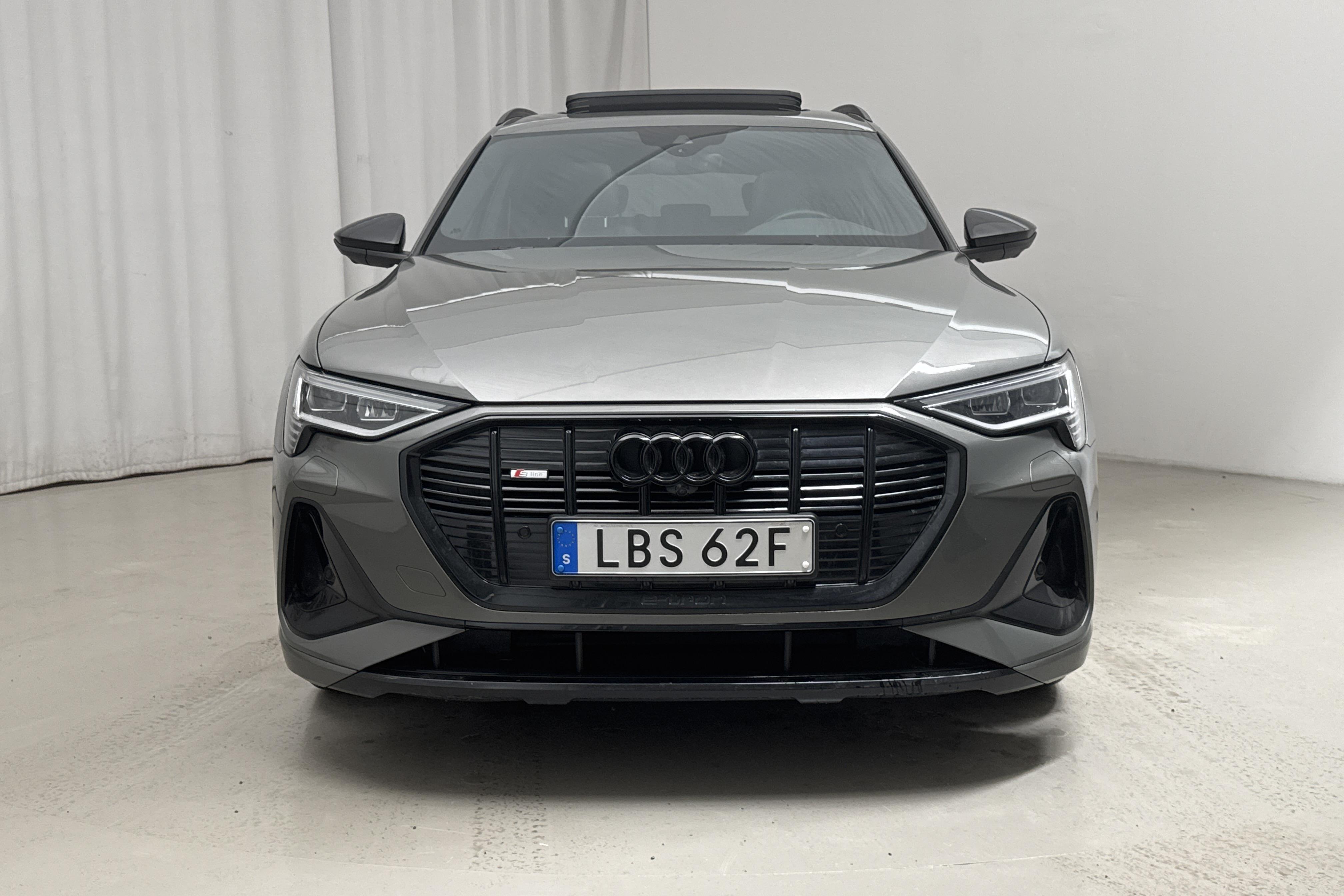 Audi e-tron 55 quattro 95 kWh (360hk) - 7 155 mil - Automat - grå - 2022