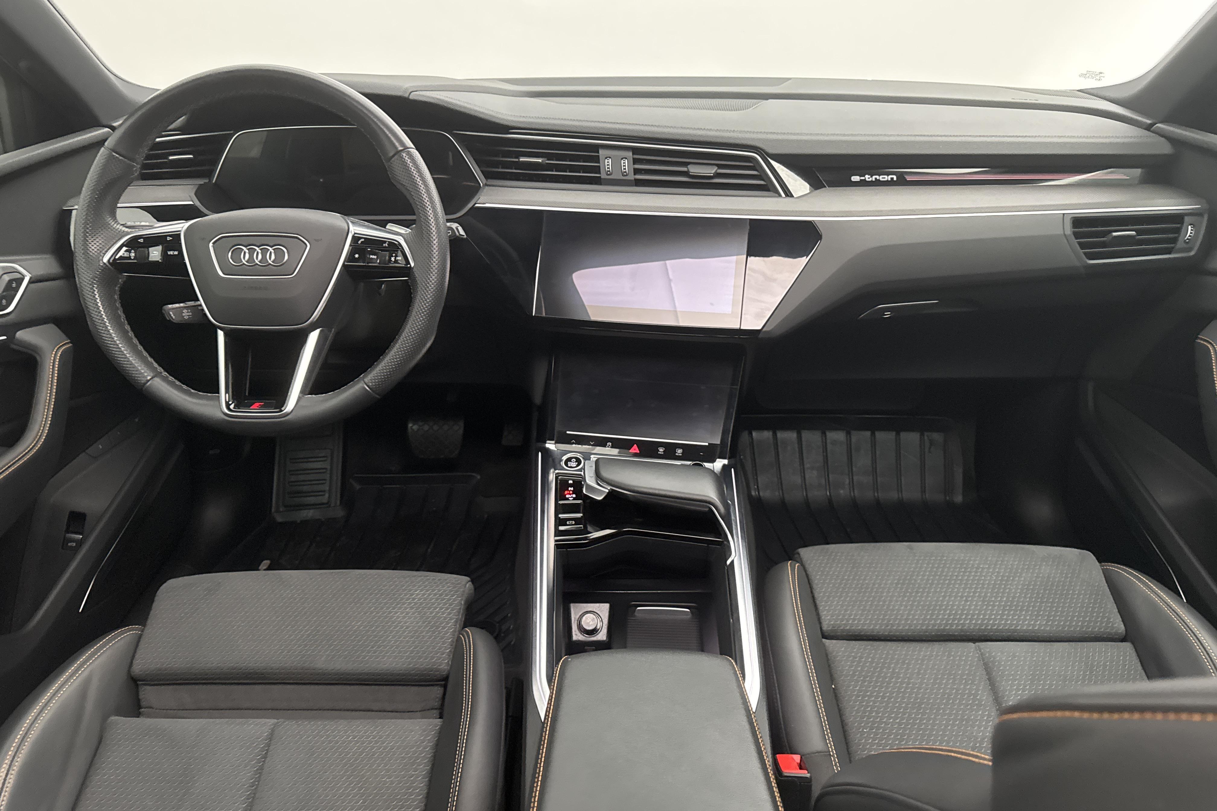 Audi e-tron 55 quattro 95 kWh (360hk) - 7 155 mil - Automat - grå - 2022