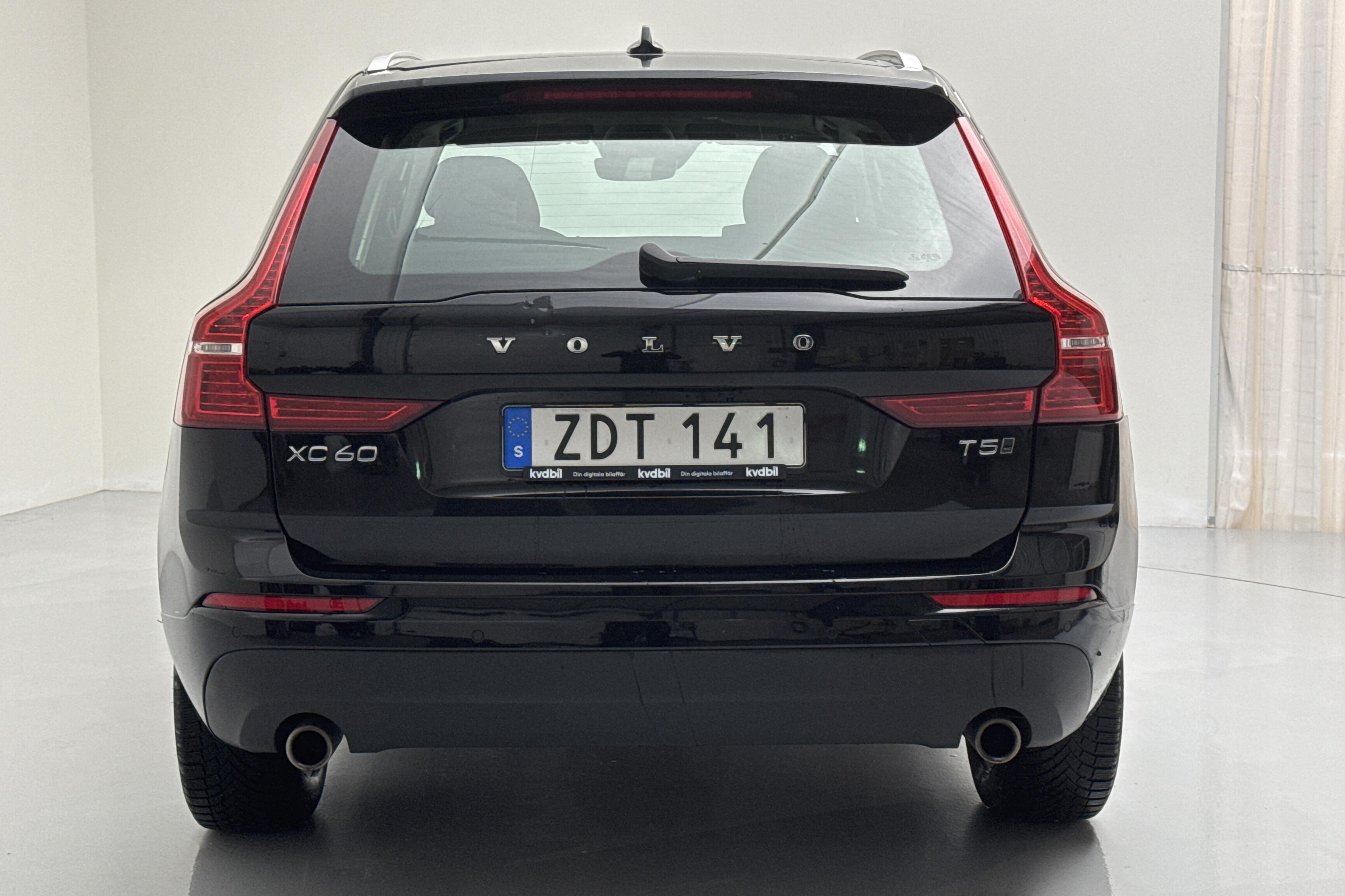 Volvo XC60 T5 AWD (250hk) - 20 665 mil - Automat - svart - 2018