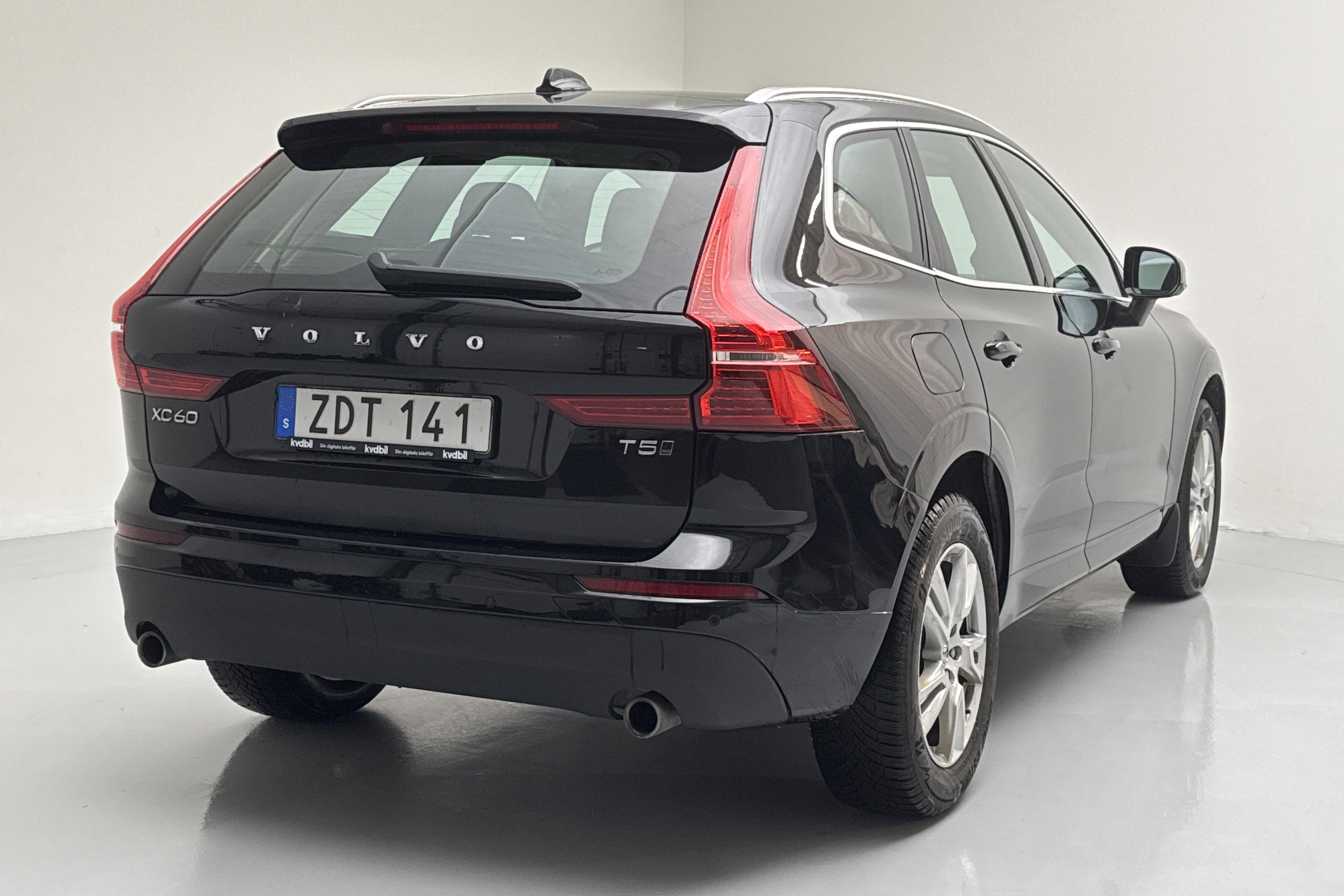 Volvo XC60 T5 AWD (250hk) - 20 665 mil - Automat - svart - 2018