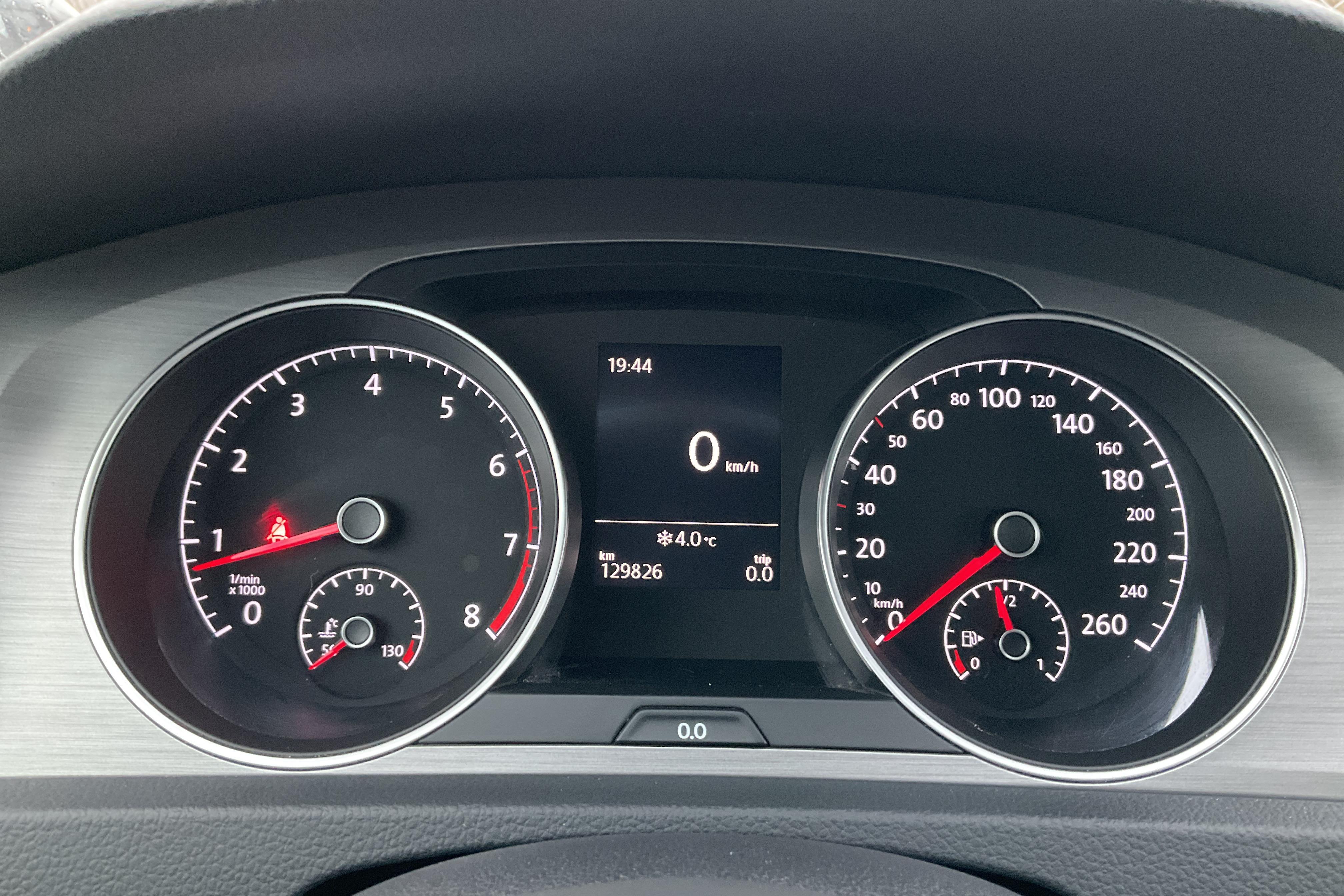 VW Golf VII 1.2 TSI Sportscombi (110hk) - 129 830 km - Manualna - biały - 2017