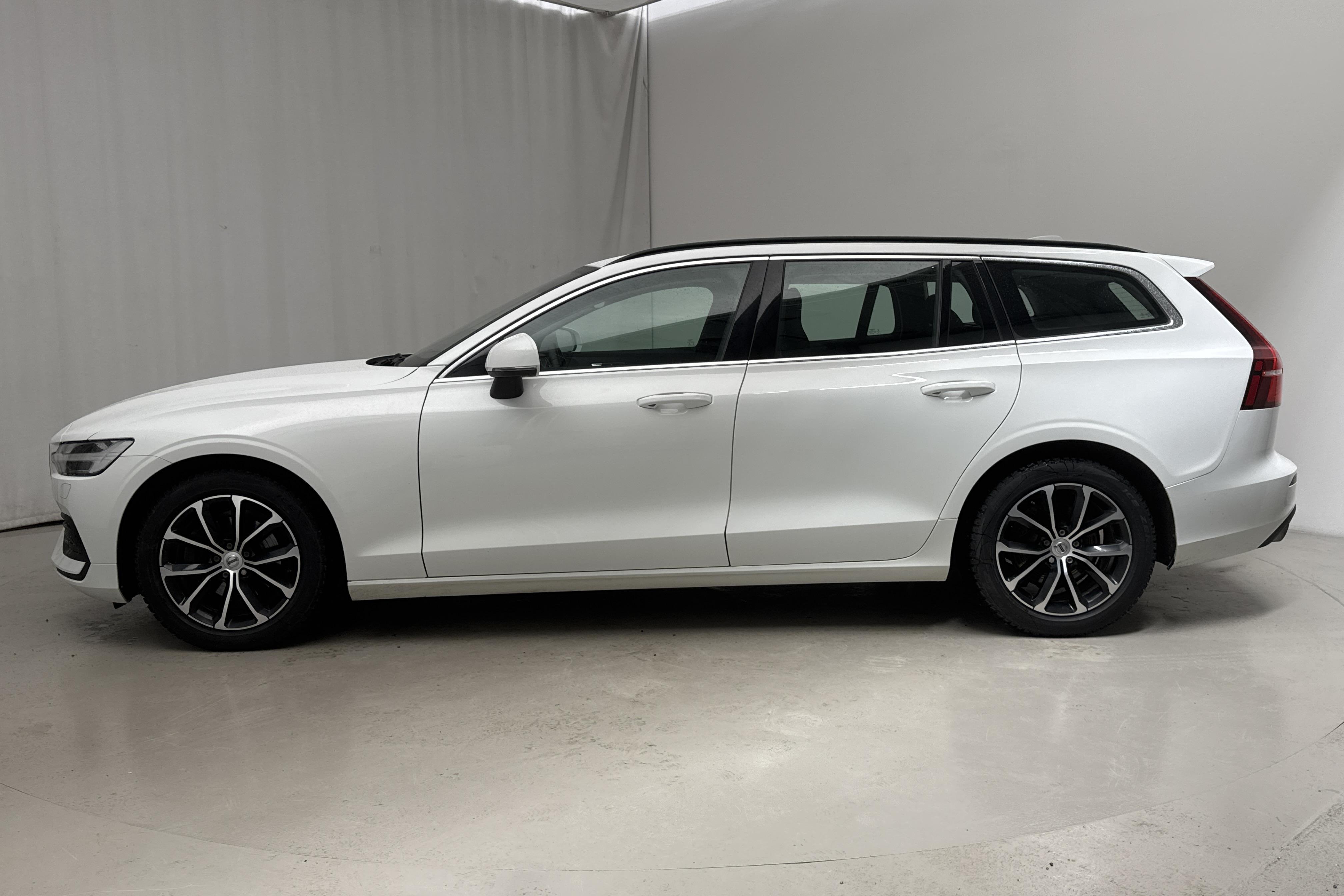 Volvo V60 B4 Mildhybrid, Diesel (197hk) - 10 794 mil - Automat - vit - 2022