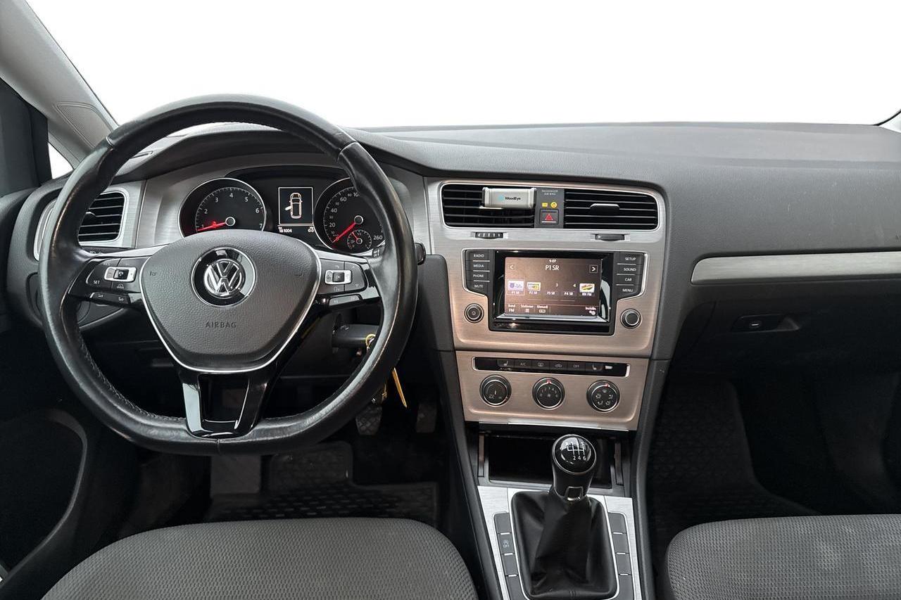 VW Golf VII 1.2 TSI Sportscombi (105hk) - 18 102 mil - Manuell - silver - 2014