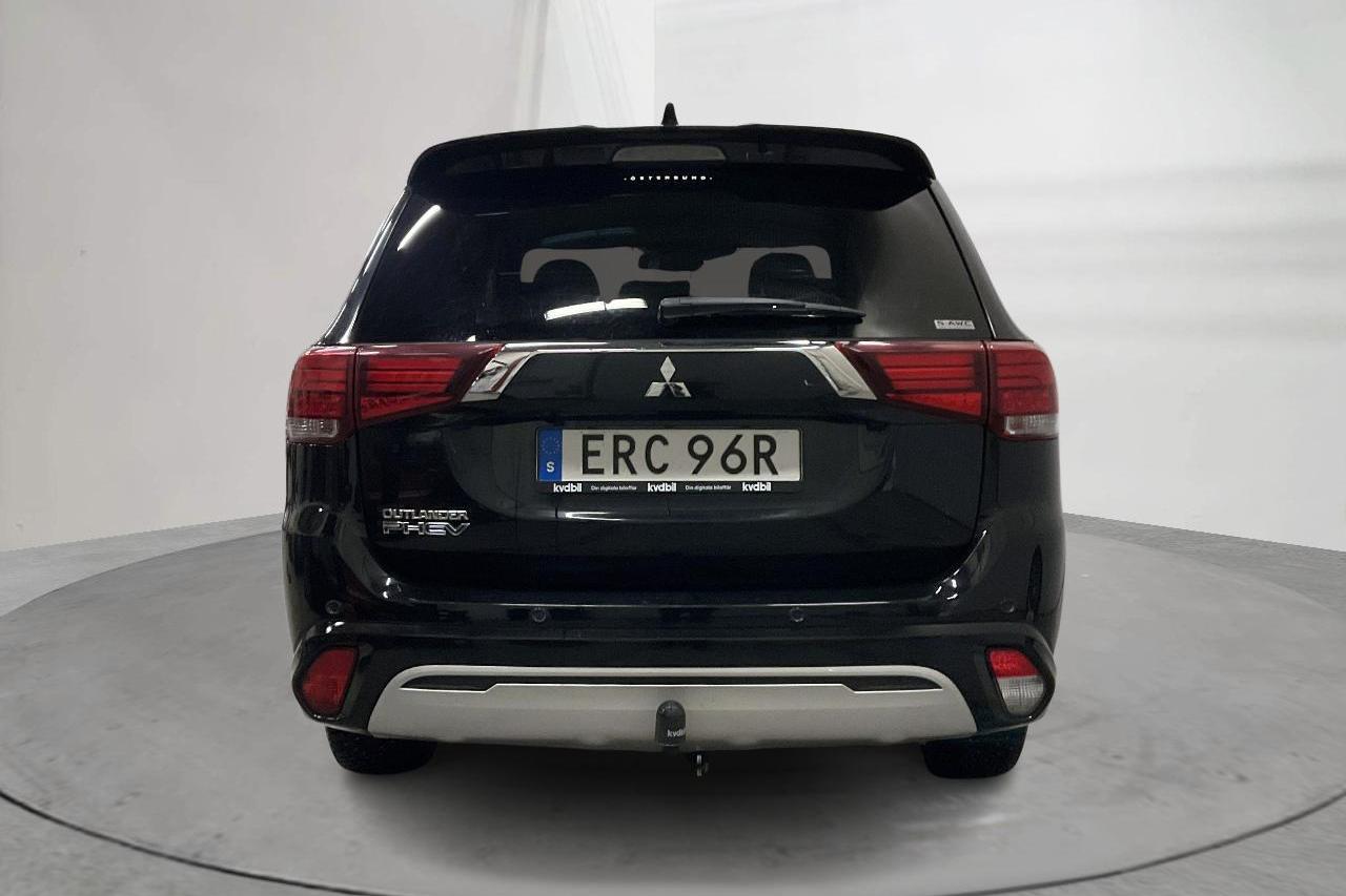 Mitsubishi Outlander 2.4 Plug-in Hybrid 4WD (136hk) - 118 050 km - Automatyczna - czarny - 2020