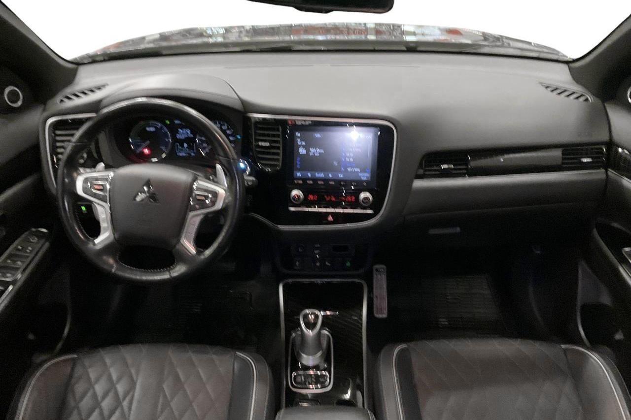 Mitsubishi Outlander 2.4 Plug-in Hybrid 4WD (136hk) - 118 050 km - Automatyczna - czarny - 2020