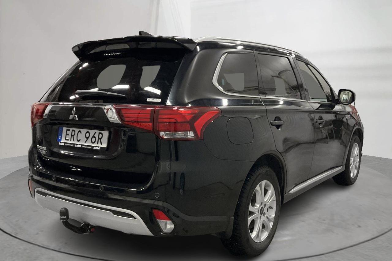 Mitsubishi Outlander 2.4 Plug-in Hybrid 4WD (136hk) - 118 050 km - Automatyczna - czarny - 2020