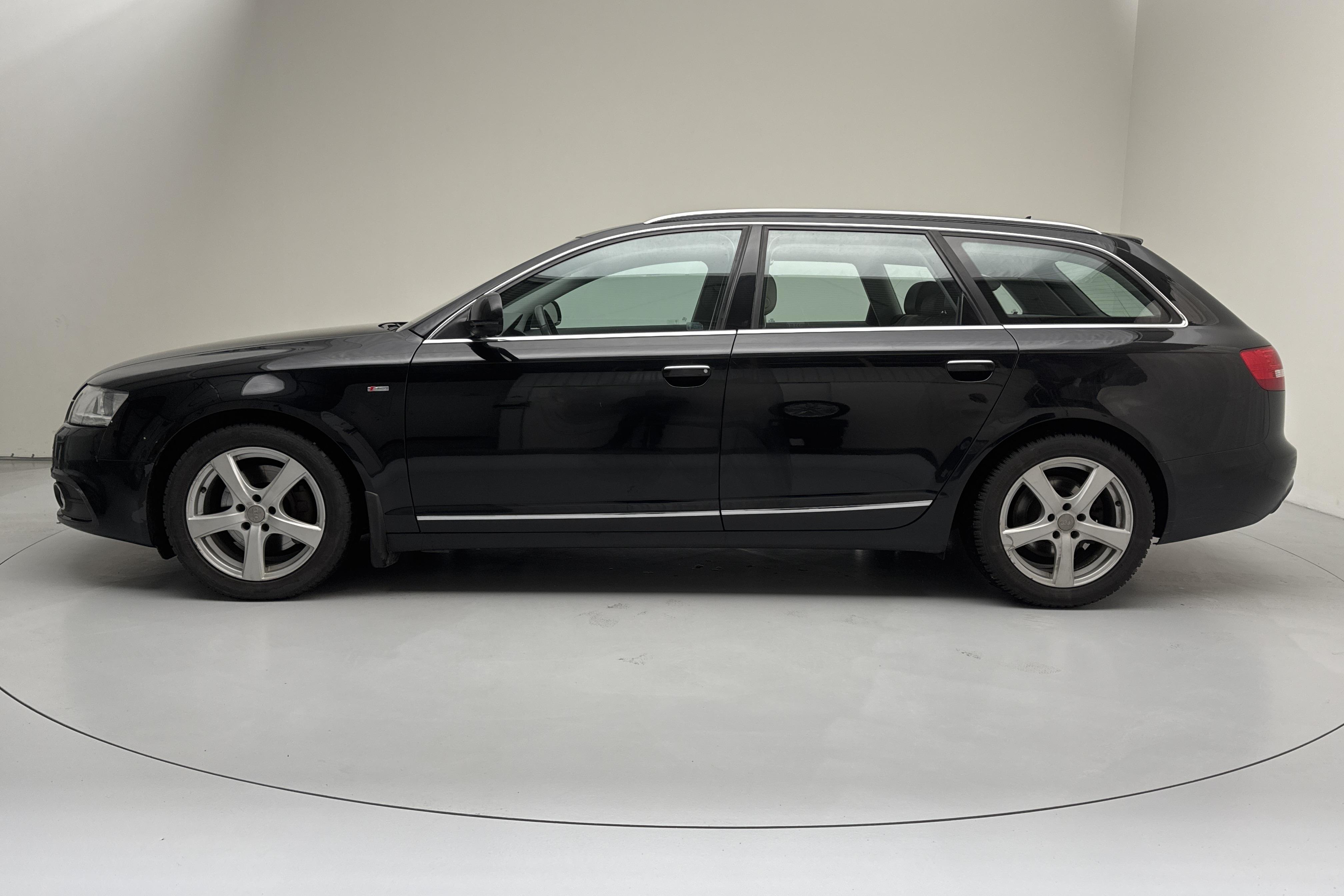 Audi A6 2.0 TDI Avant (170hk) - 17 634 mil - Manuell - svart - 2011