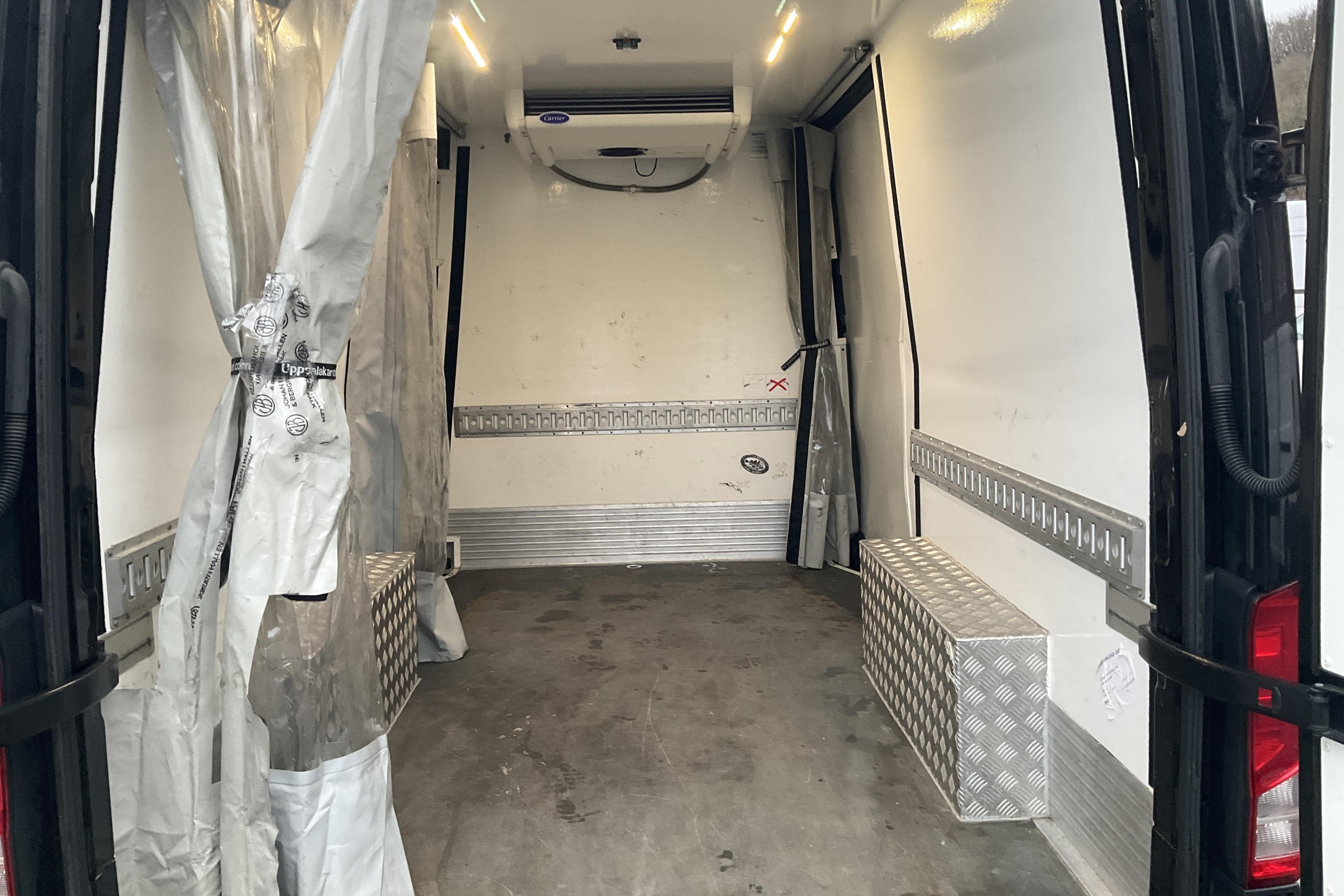 VW Crafter 35 2.0 TDI Skåp (177hk) - 29 452 mil - Automat - svart - 2019