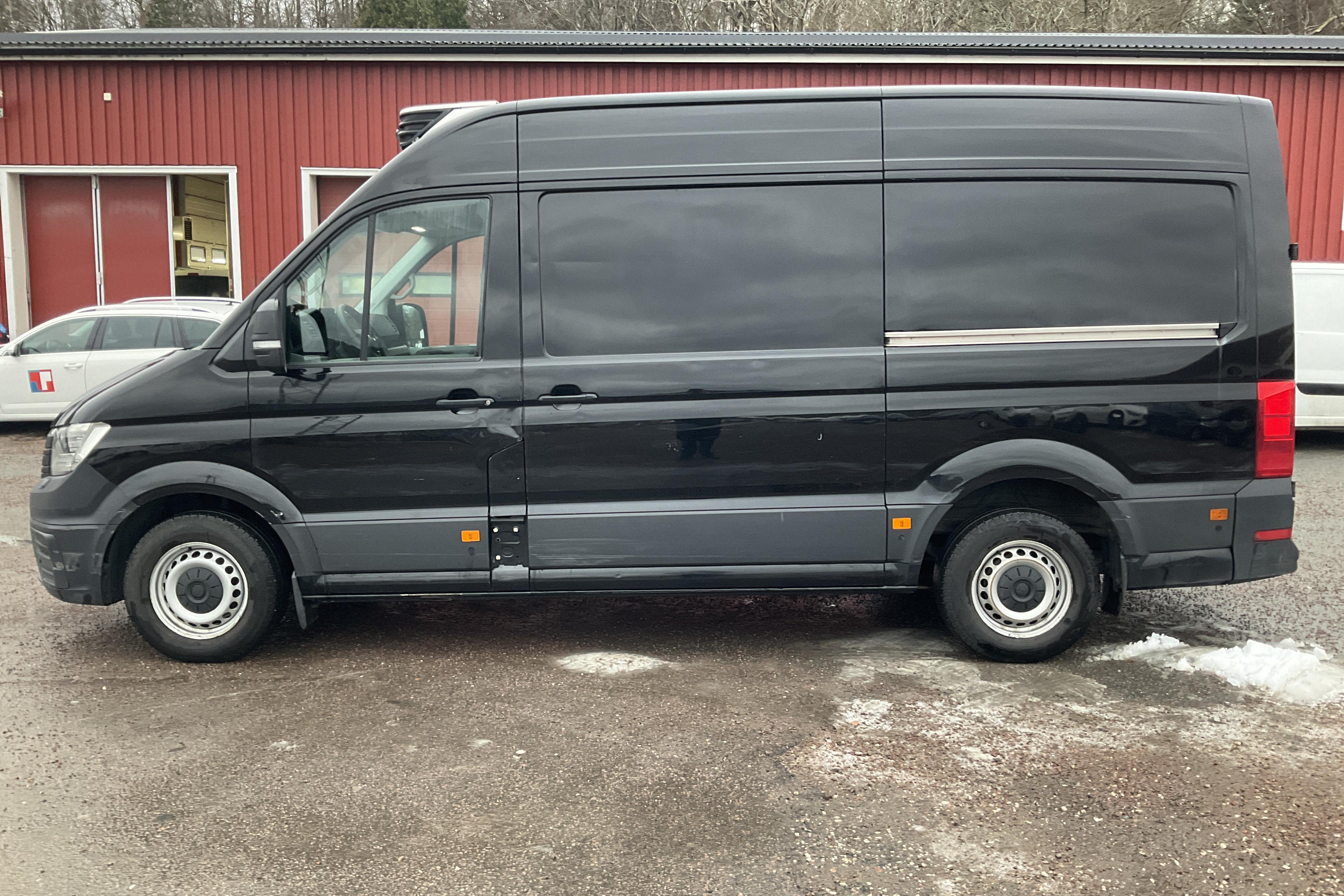 VW Crafter 35 2.0 TDI Skåp (177hk) - 29 452 mil - Automat - svart - 2019