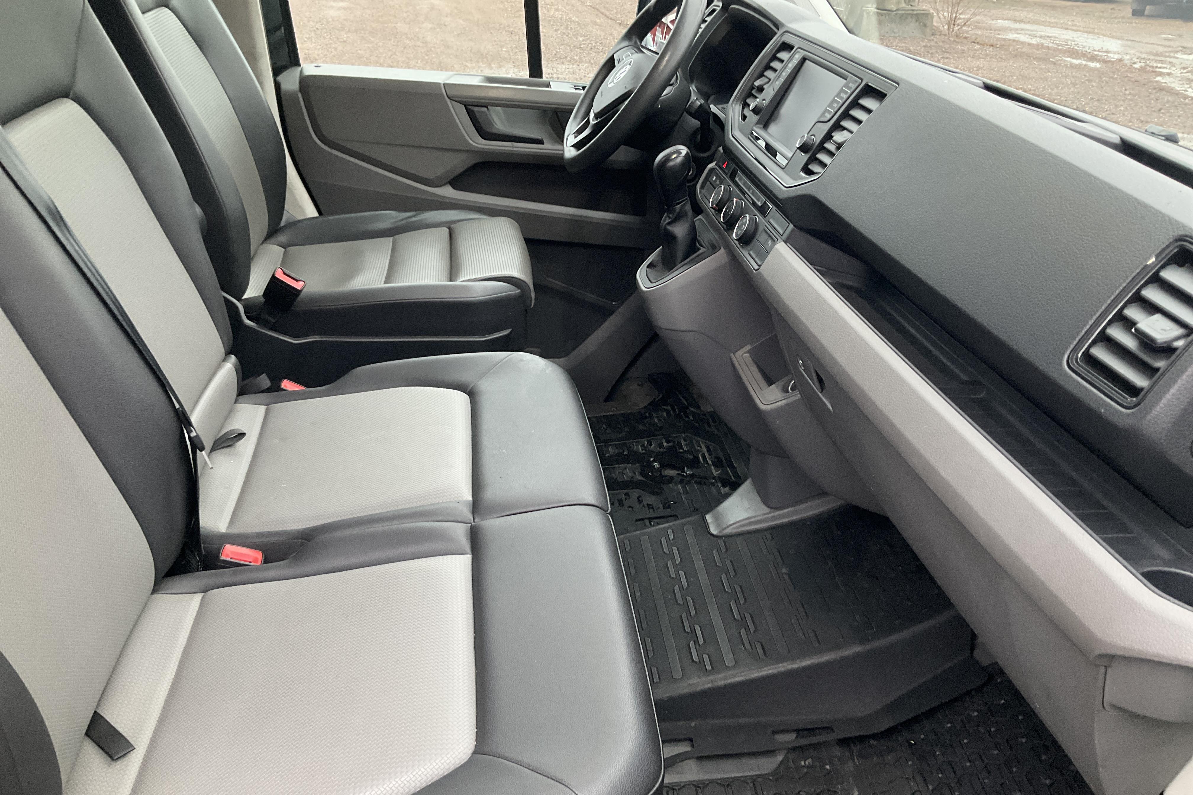 VW Crafter 35 2.0 TDI Skåp (177hk) - 29 452 mil - Automat - svart - 2019