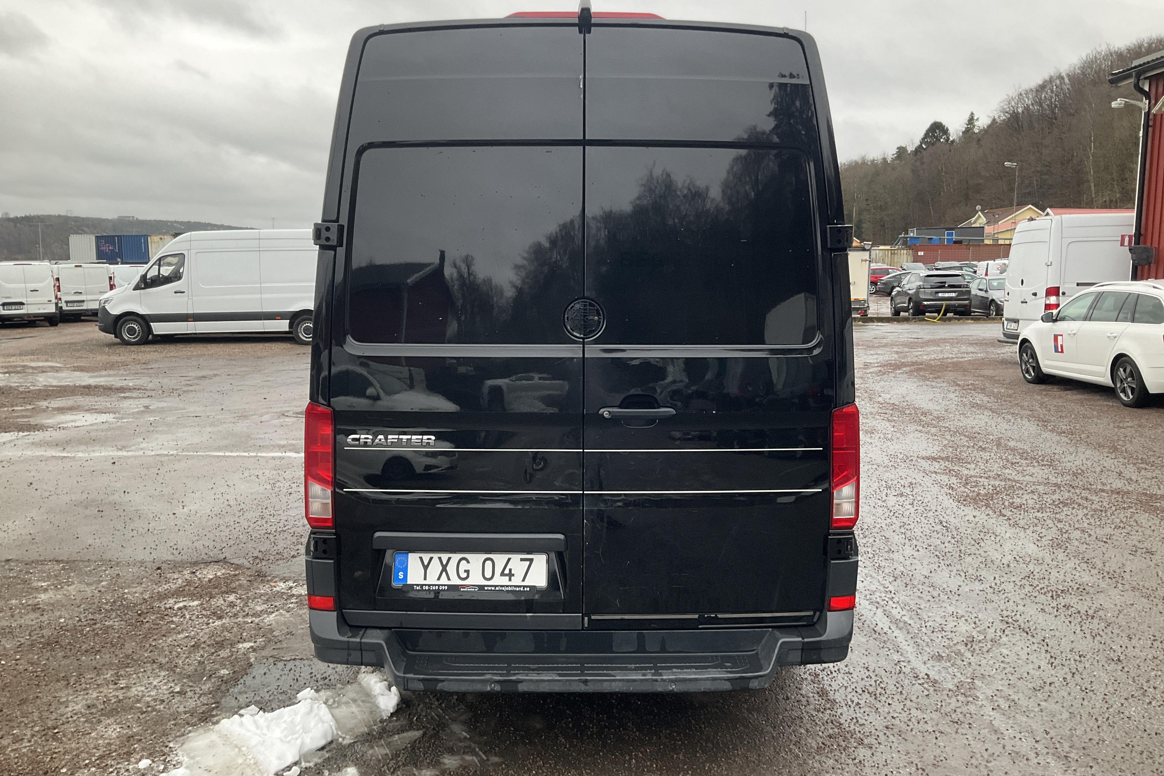 VW Crafter 35 2.0 TDI Skåp (177hk) - 29 452 mil - Automat - svart - 2019