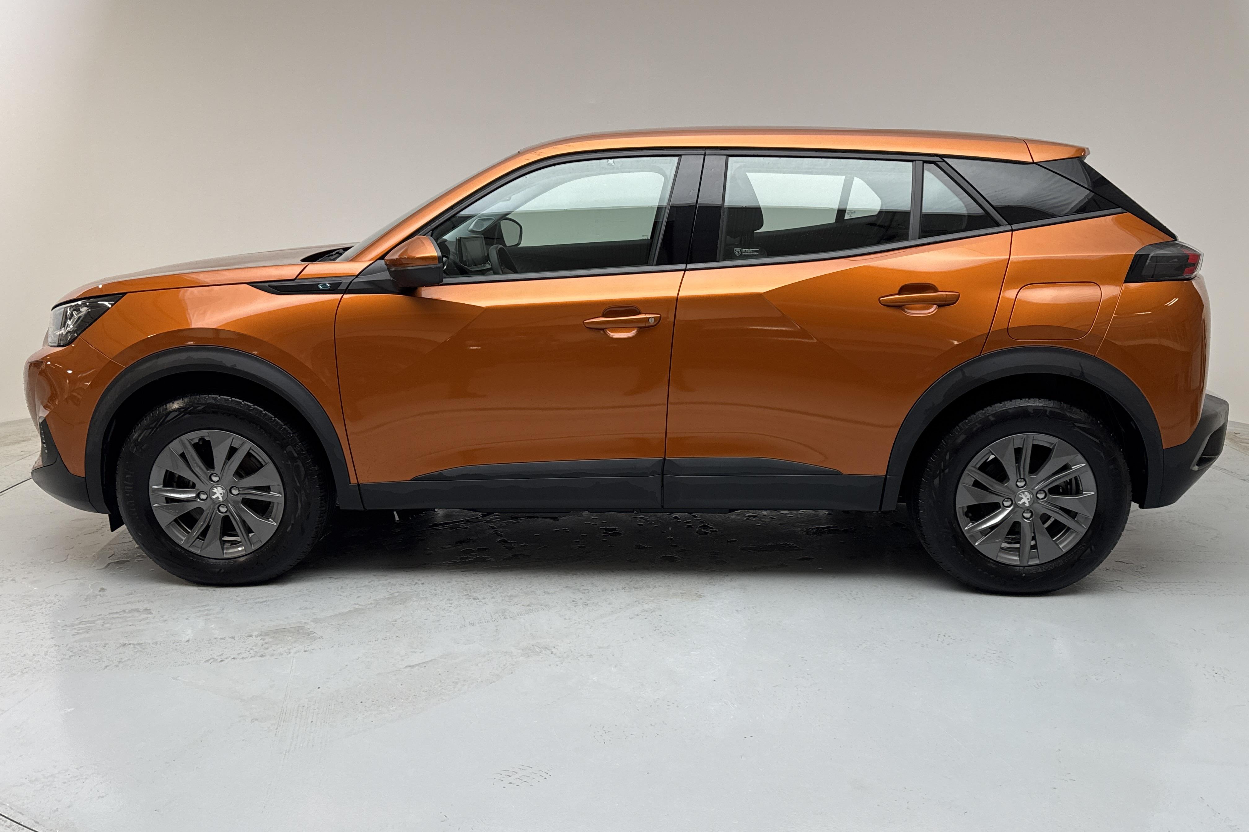 Peugeot e-2008 50 kWh (136hk) - 3 942 mil - Automat - orange - 2021