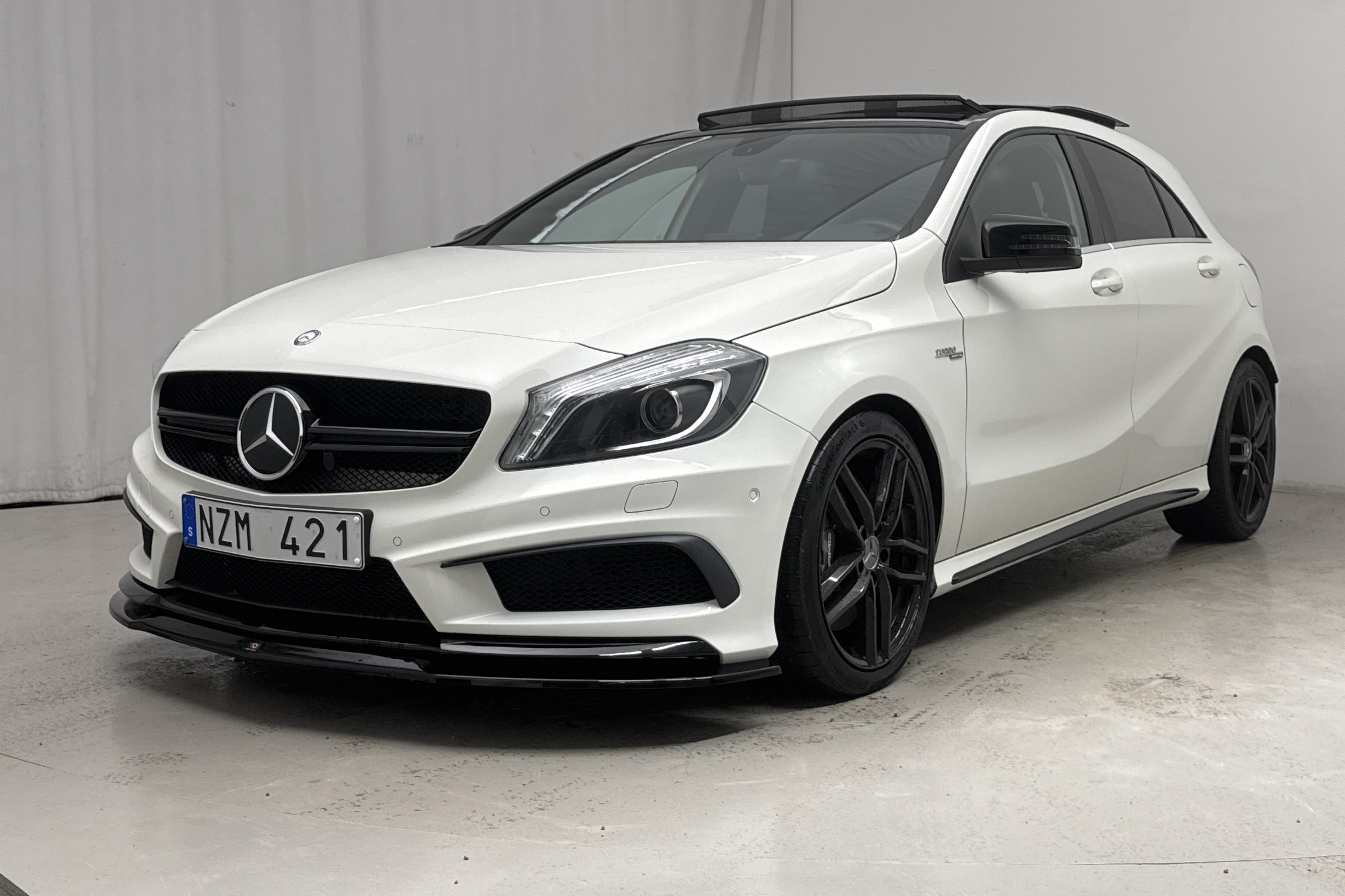 Mercedes A 45 AMG 4MATIC W176 (360hk) - 7 881 mil - Automat - vit - 2014