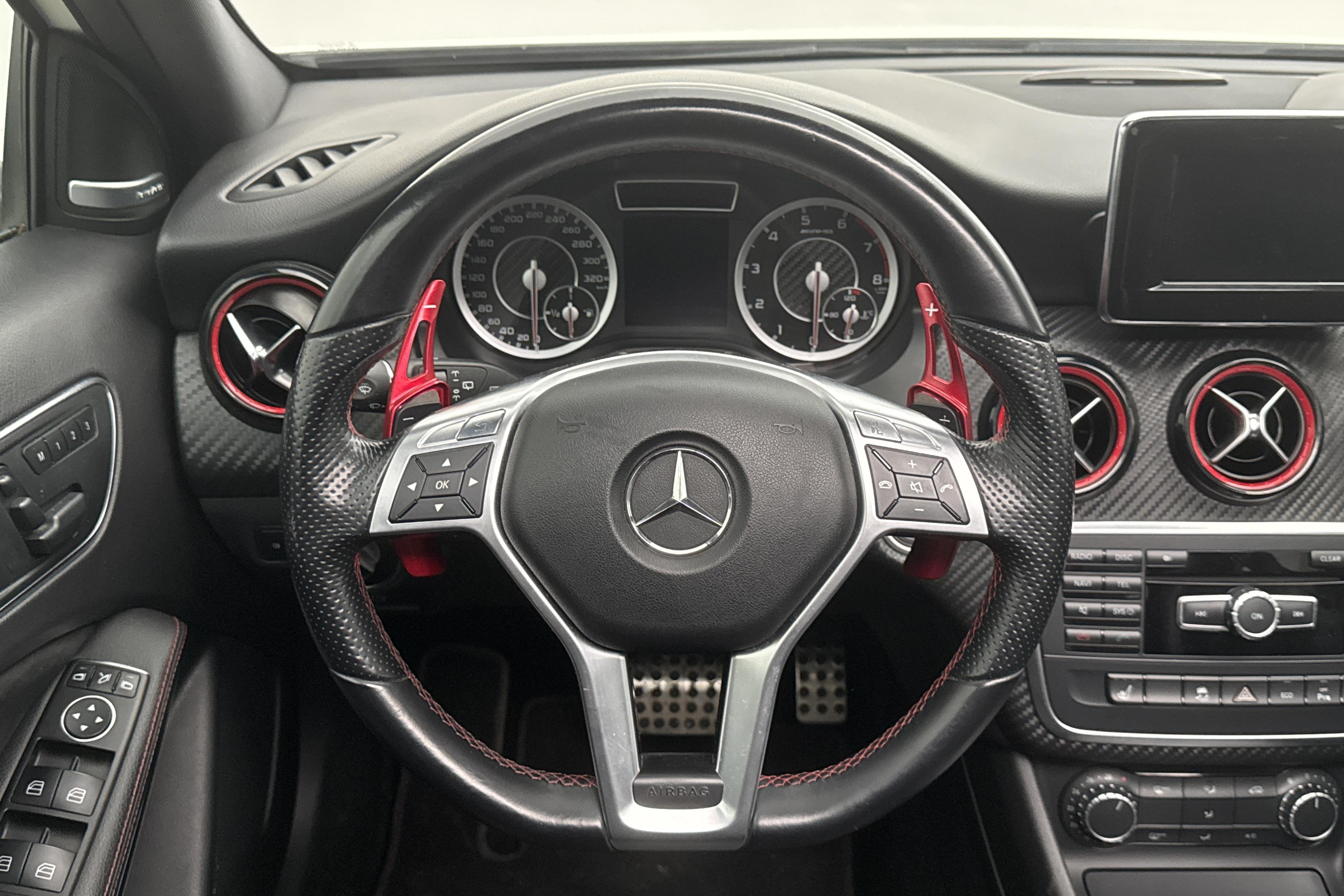 Mercedes A 45 AMG 4MATIC W176 (360hk) - 7 881 mil - Automat - vit - 2014