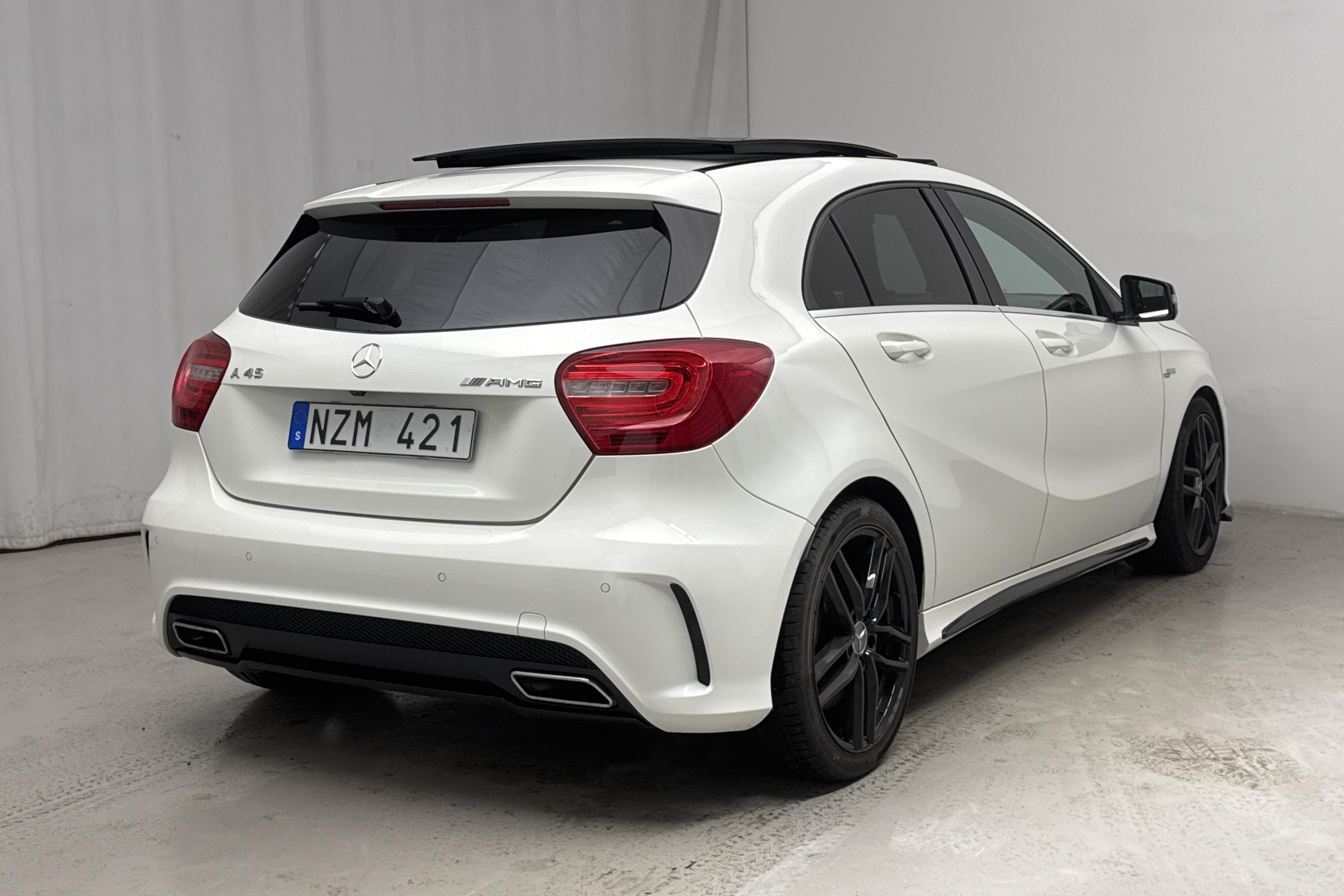 Mercedes A 45 AMG 4MATIC W176 (360hk) - 7 881 mil - Automat - vit - 2014