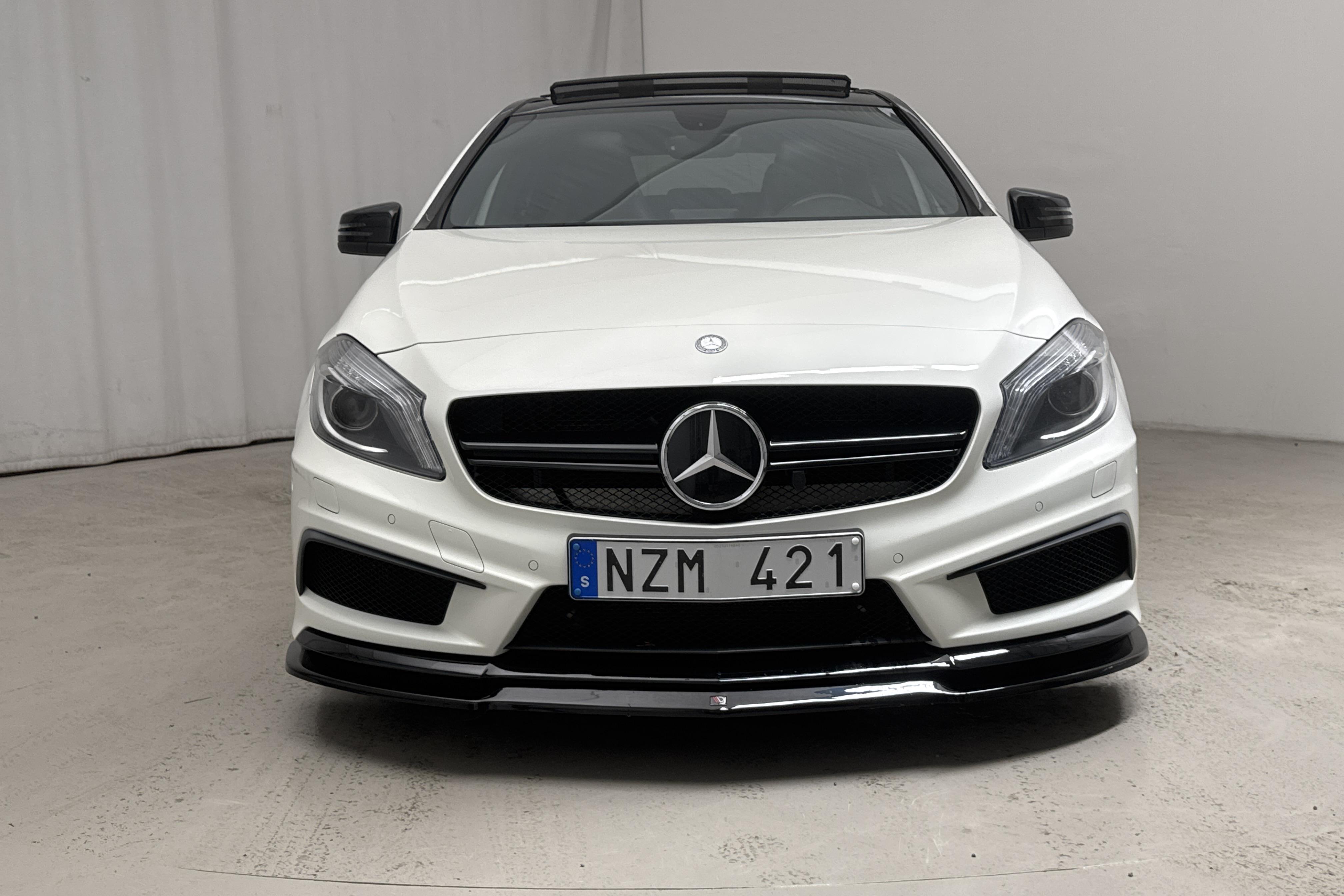 Mercedes A 45 AMG 4MATIC W176 (360hk) - 7 881 mil - Automat - vit - 2014