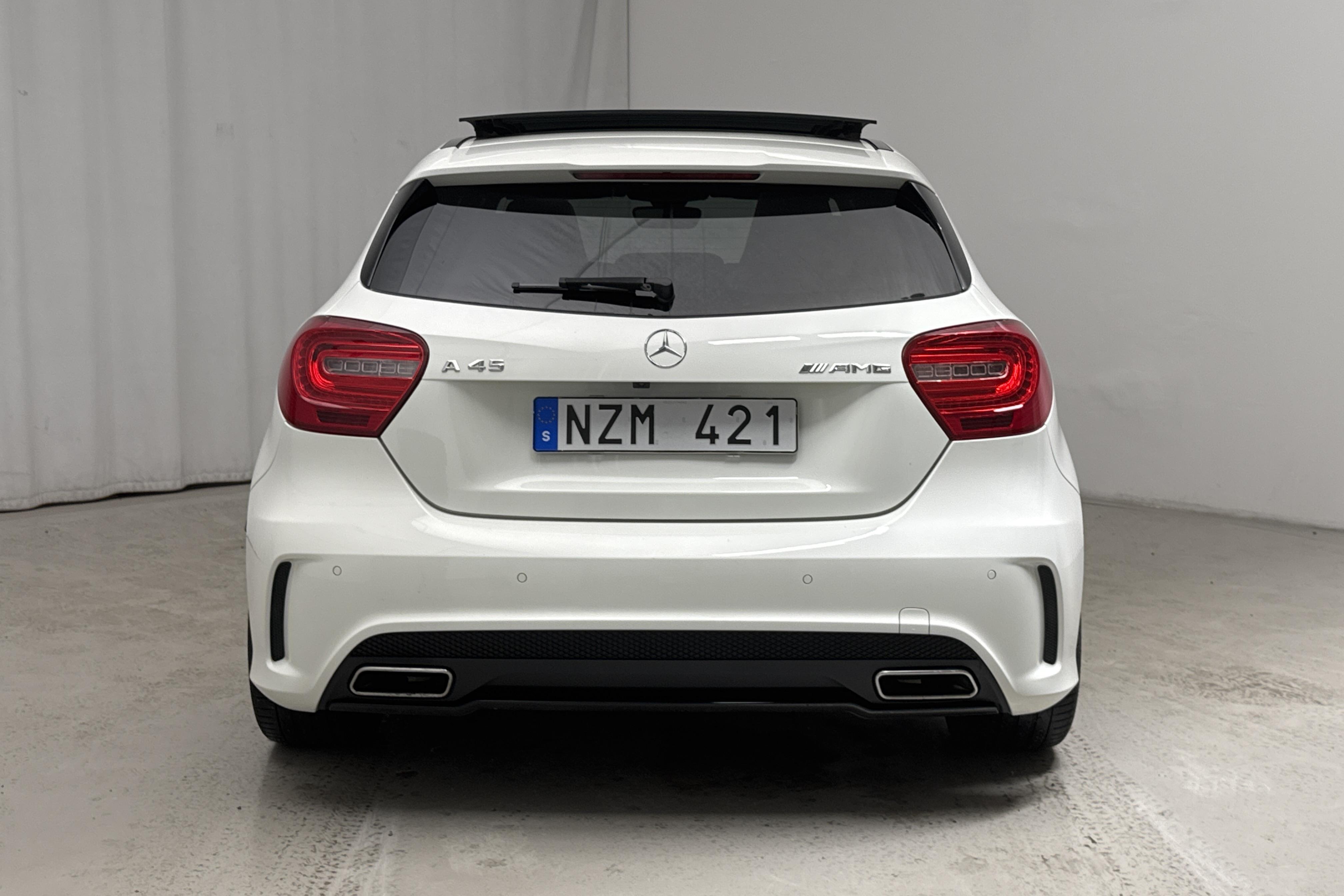 Mercedes A 45 AMG 4MATIC W176 (360hk) - 7 881 mil - Automat - vit - 2014