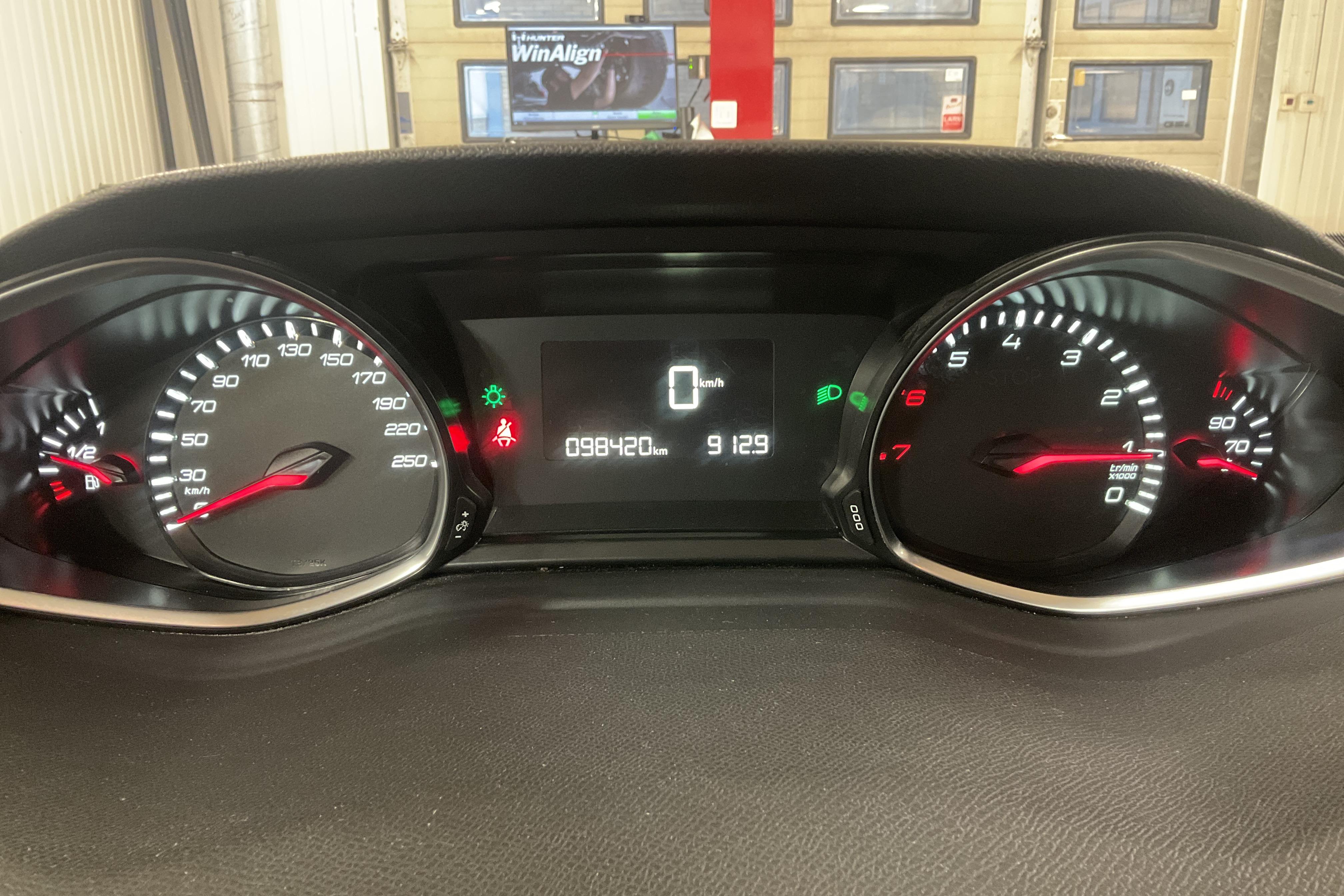 Peugeot 308 SW PureTech (110hk) - 98 420 km - Manualna - biały - 2016