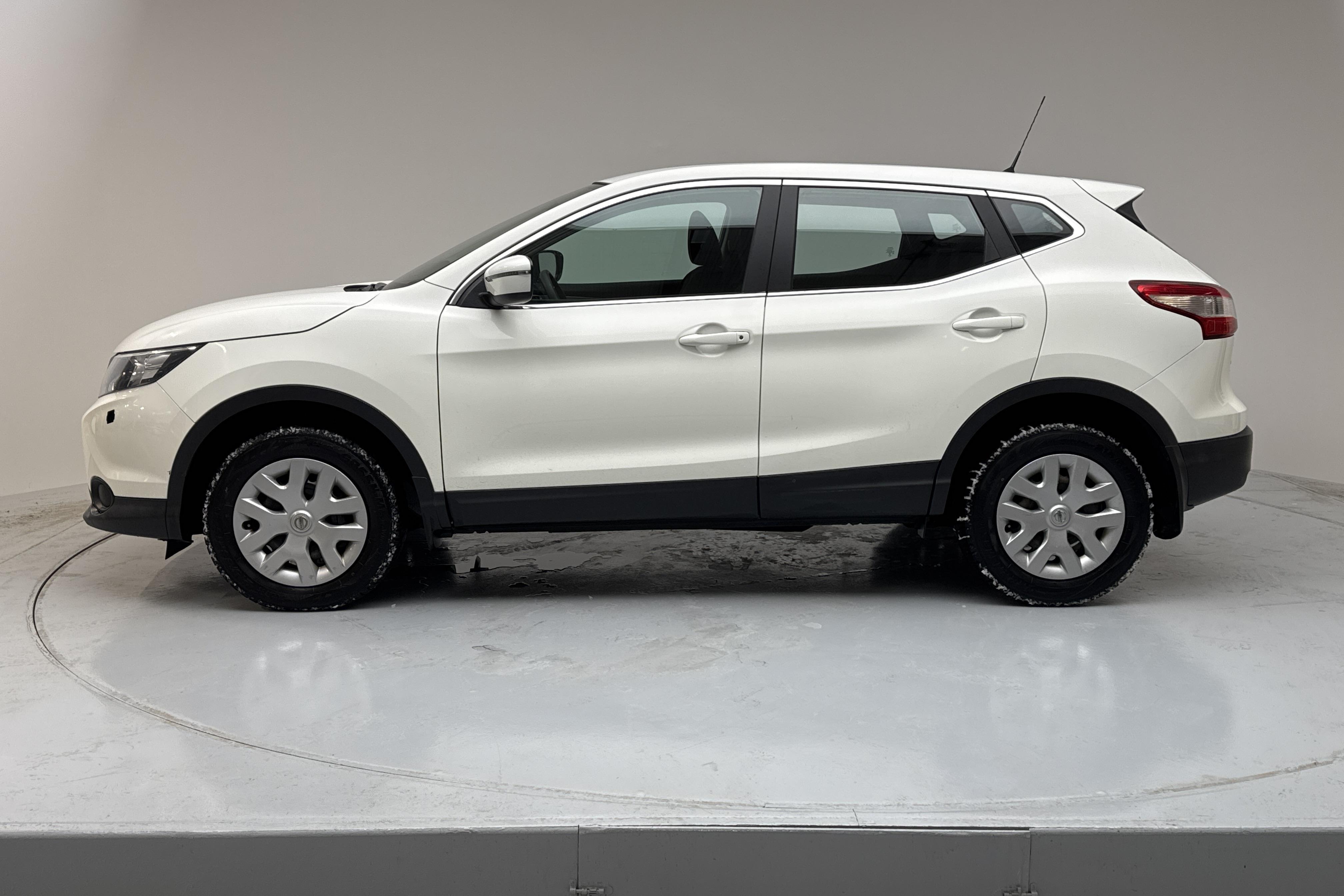 Nissan Qashqai 1.2 (115hk) - 72 780 km - Manuaalinen - valkoinen - 2015