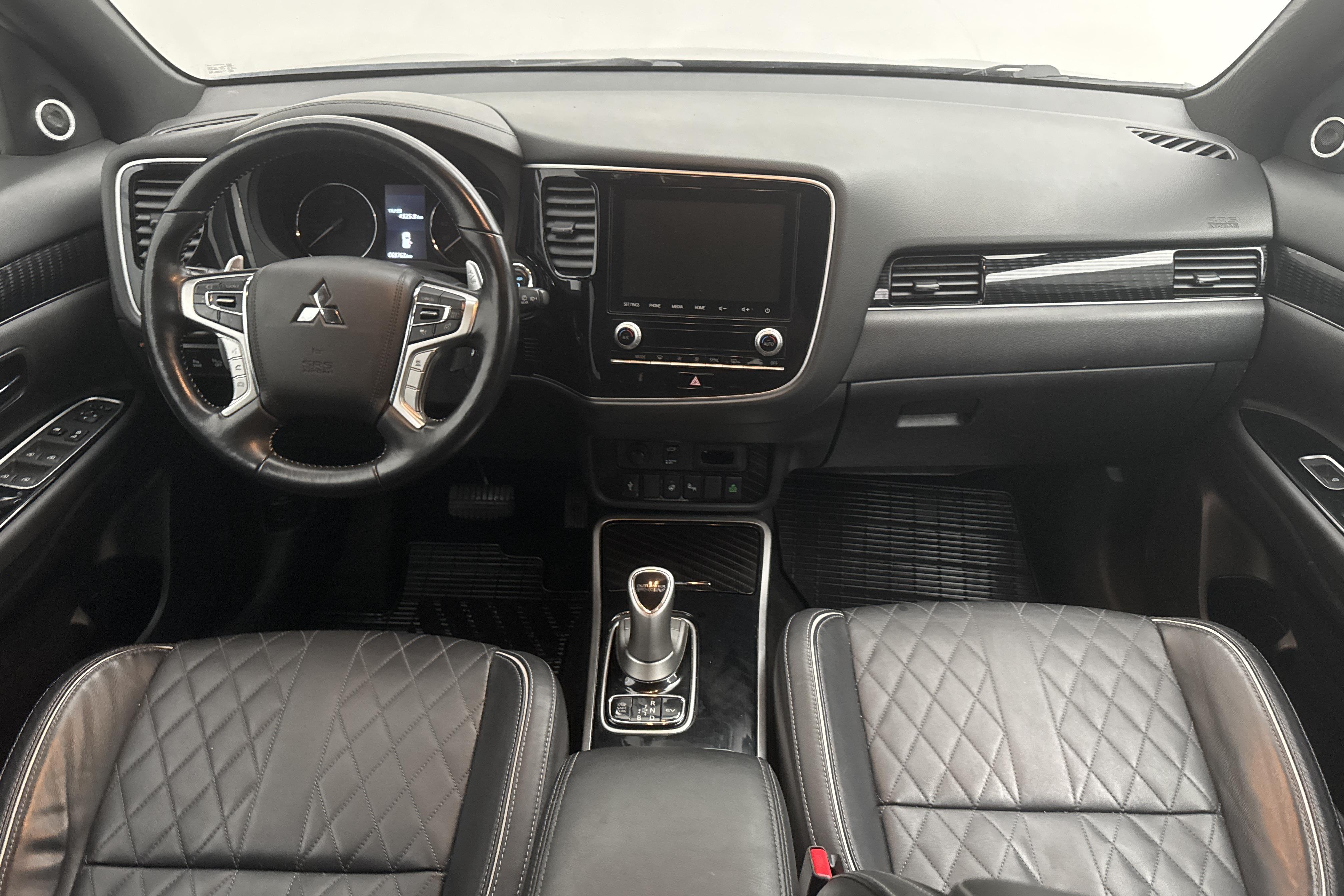 Mitsubishi Outlander 2.4 Plug-in Hybrid 4WD (136hk) - 6 976 mil - Automat - svart - 2020