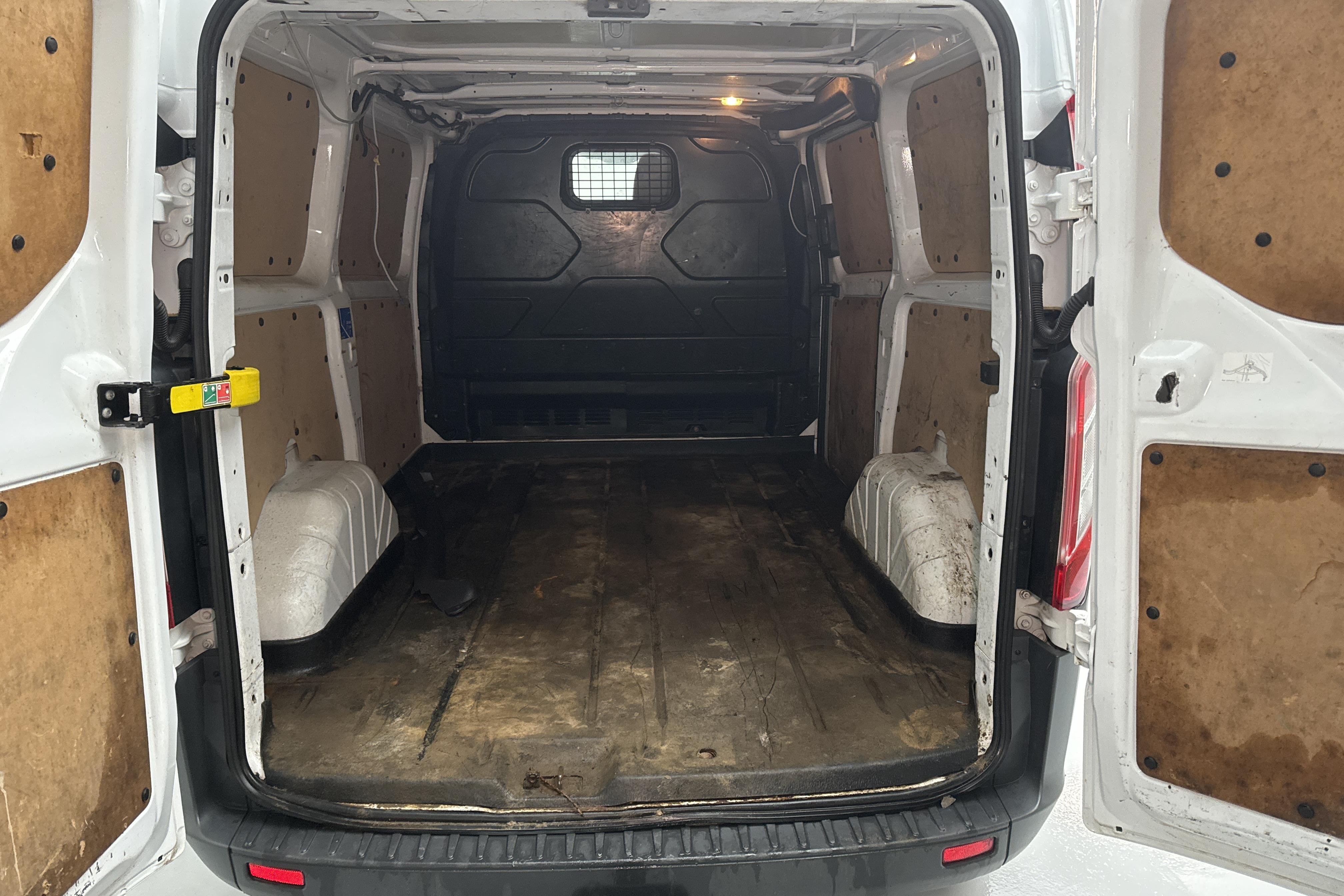 Ford Transit Custom 270 (100hk) - 18 712 mil - Manuell - vit - 2015