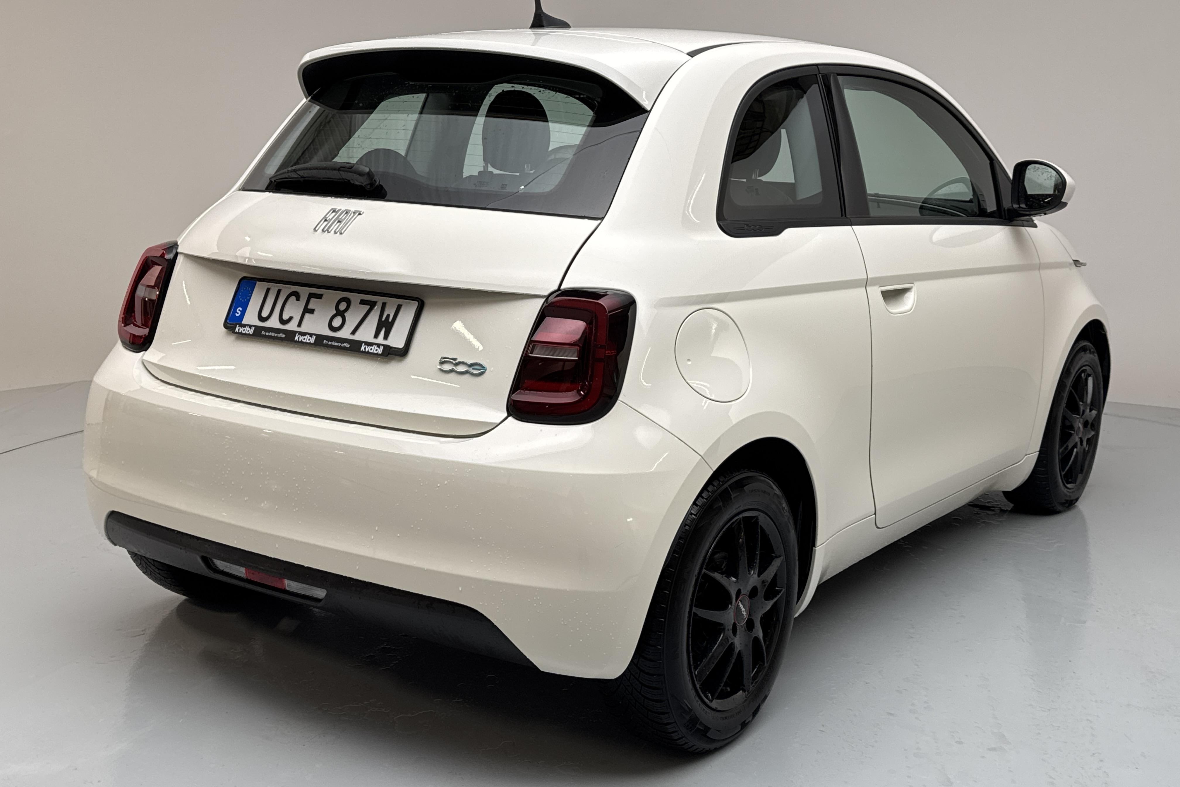 Fiat 500e 23.7 kWh (95hk) - 4 683 mil - Automat - vit - 2022