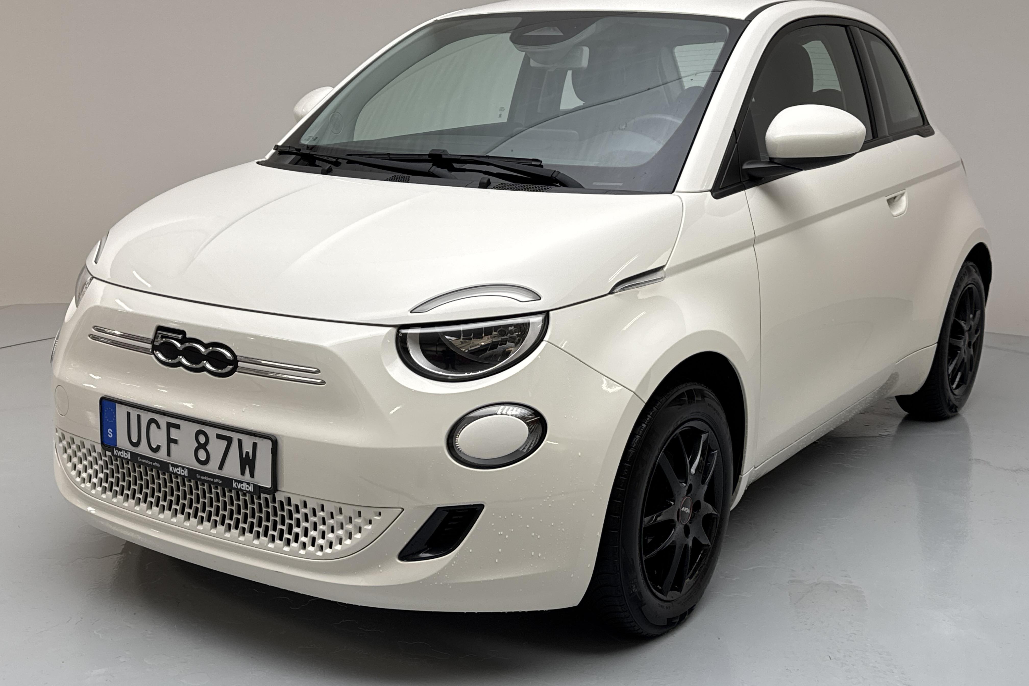 Fiat 500e 23.7 kWh (95hk) - 4 683 mil - Automat - vit - 2022