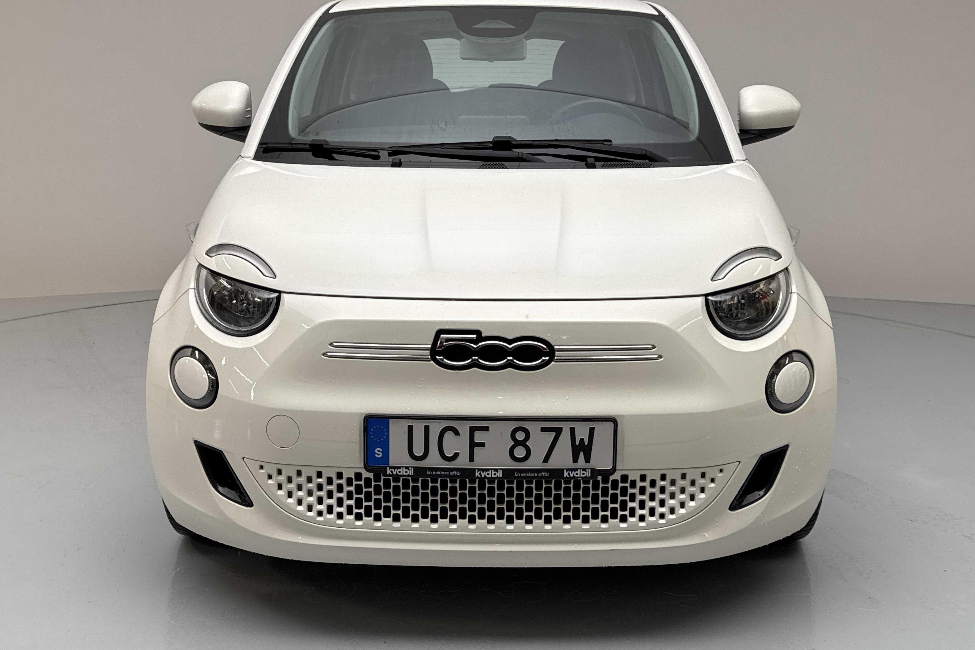 Fiat 500e 23.7 kWh (95hk) - 4 683 mil - Automat - vit - 2022