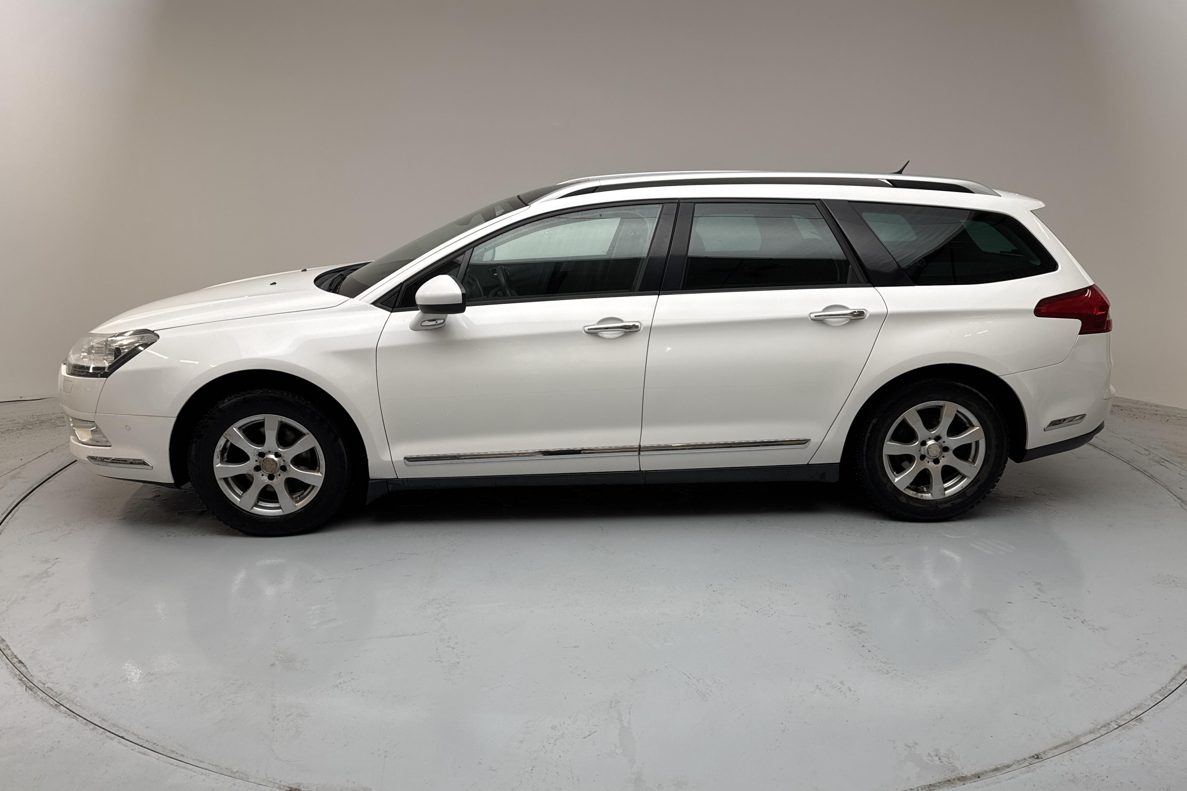 Citroen C5 III 1.6 HDI Tourer (110hk) - 200 400 km - Käsitsi - valge - 2012