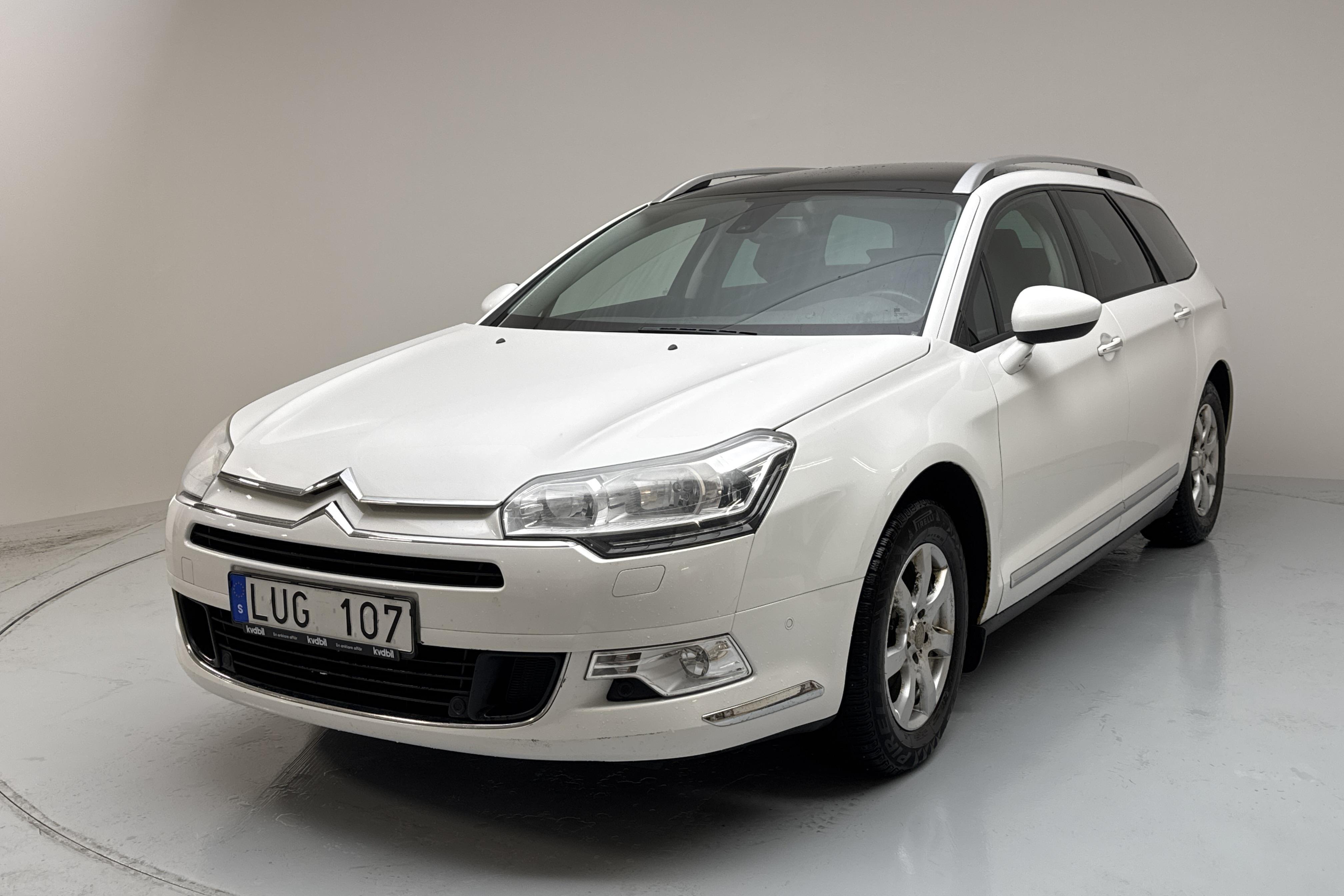 Citroen C5 III 1.6 HDI Tourer (110hk) - 200 400 km - Käsitsi - valge - 2012