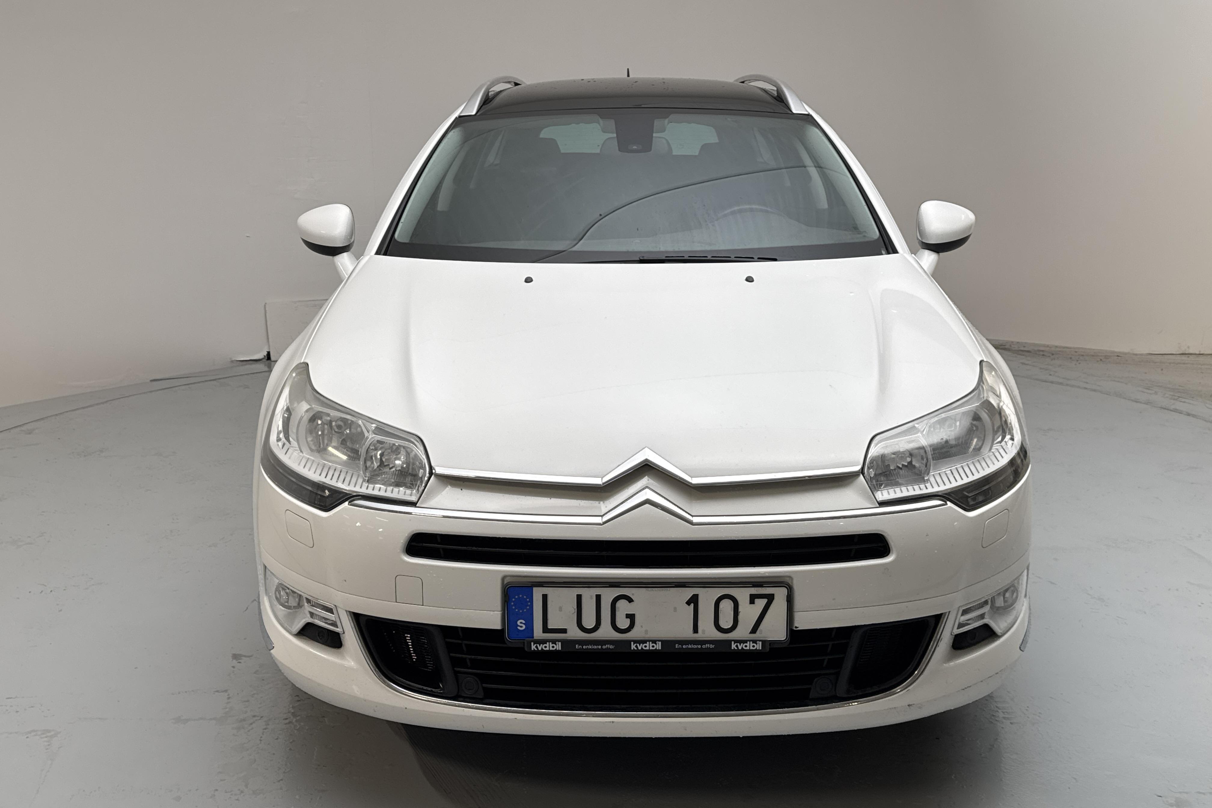 Citroen C5 III 1.6 HDI Tourer (110hk) - 200 400 km - Käsitsi - valge - 2012