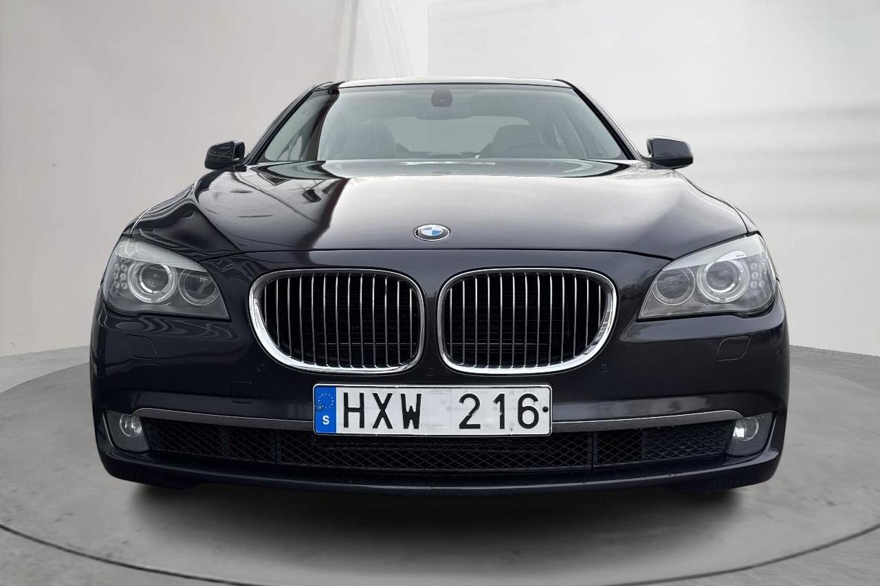 BMW 750i Sedan, F01 (407hk) - 14 771 mil - Automat - grå - 2009