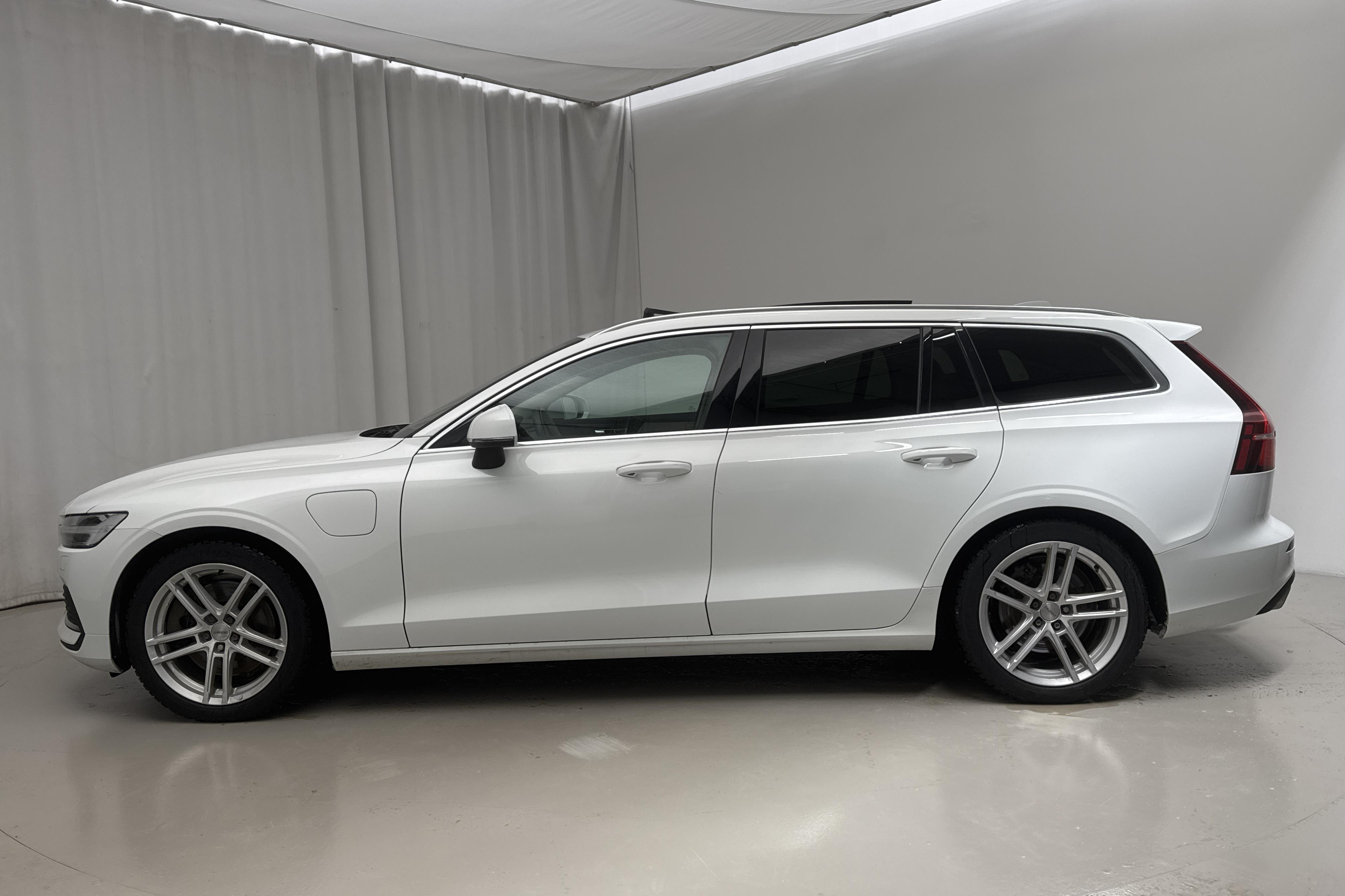 Volvo V60 T6 AWD Twin Engine (340hk) - 11 650 mil - Automat - vit - 2022