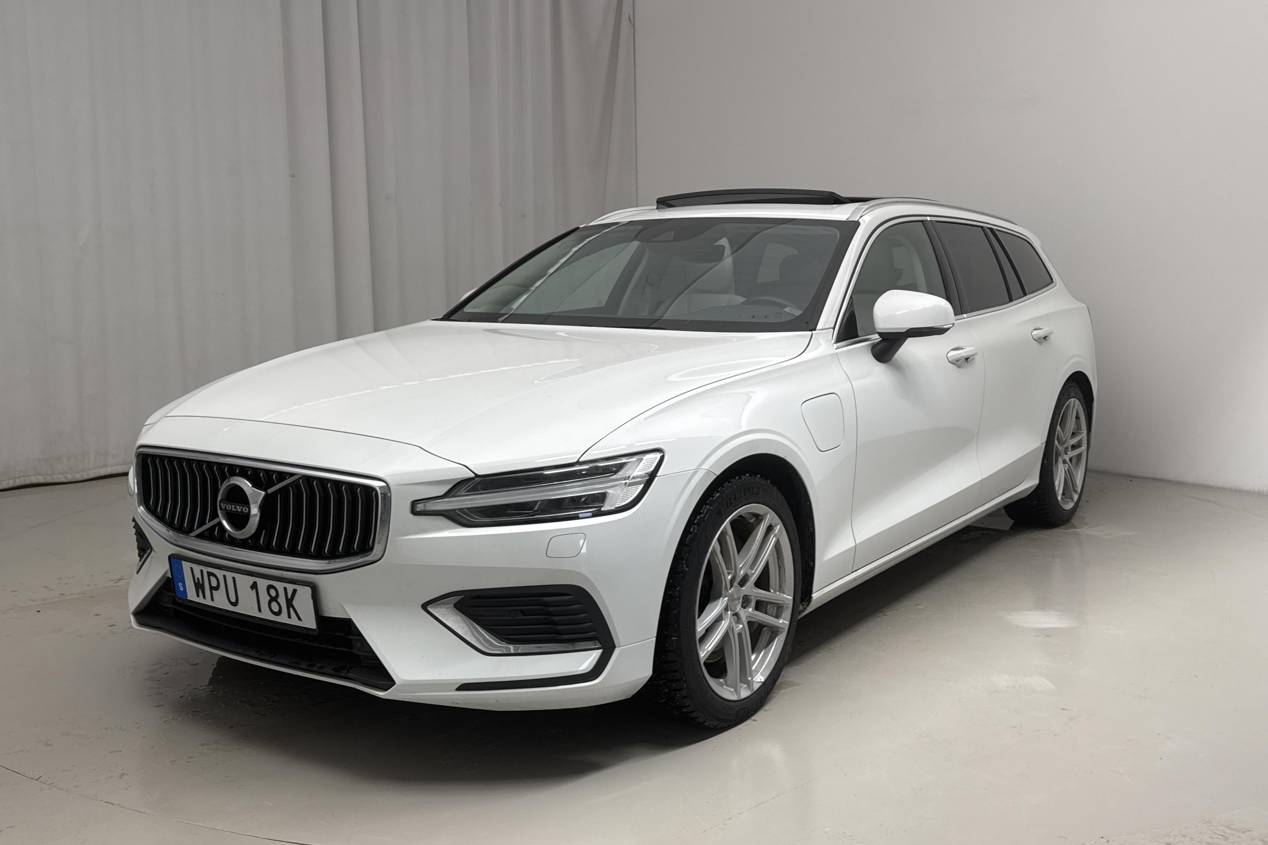 Volvo V60 T6 AWD Twin Engine (340hk) - 11 650 mil - Automat - vit - 2022