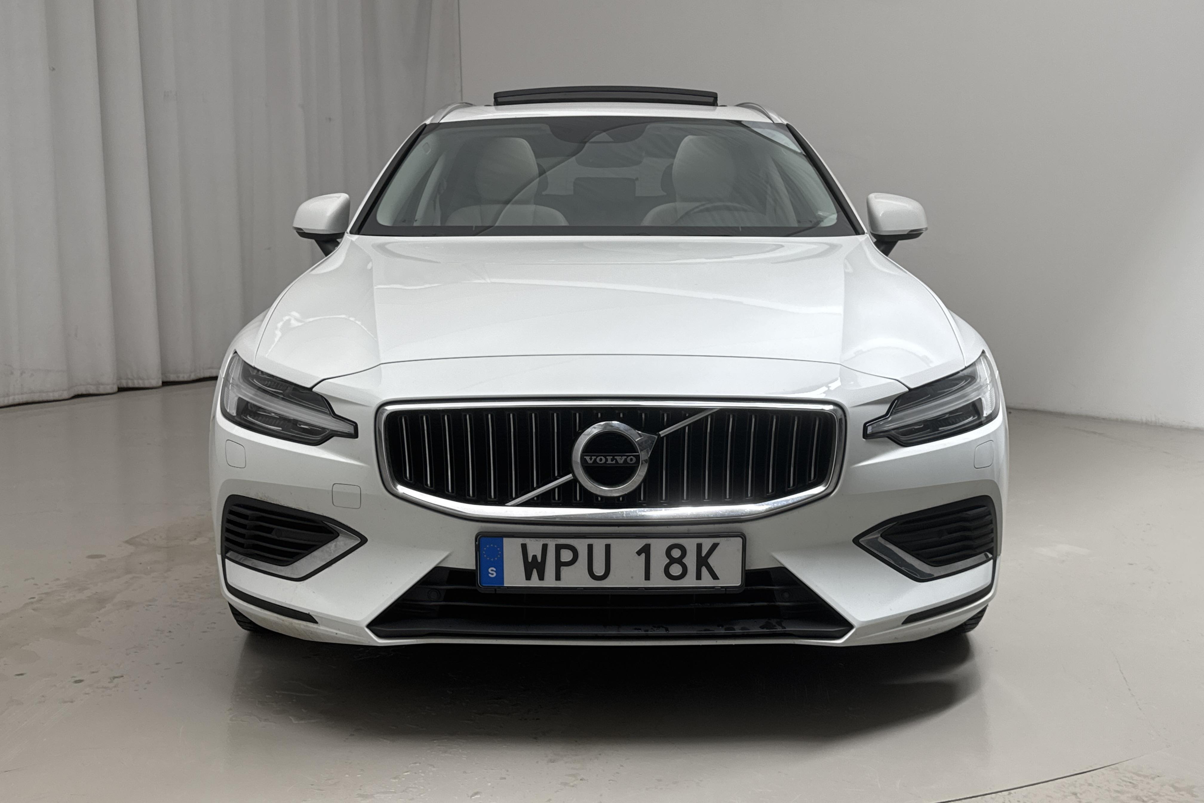 Volvo V60 T6 AWD Twin Engine (340hk) - 11 650 mil - Automat - vit - 2022