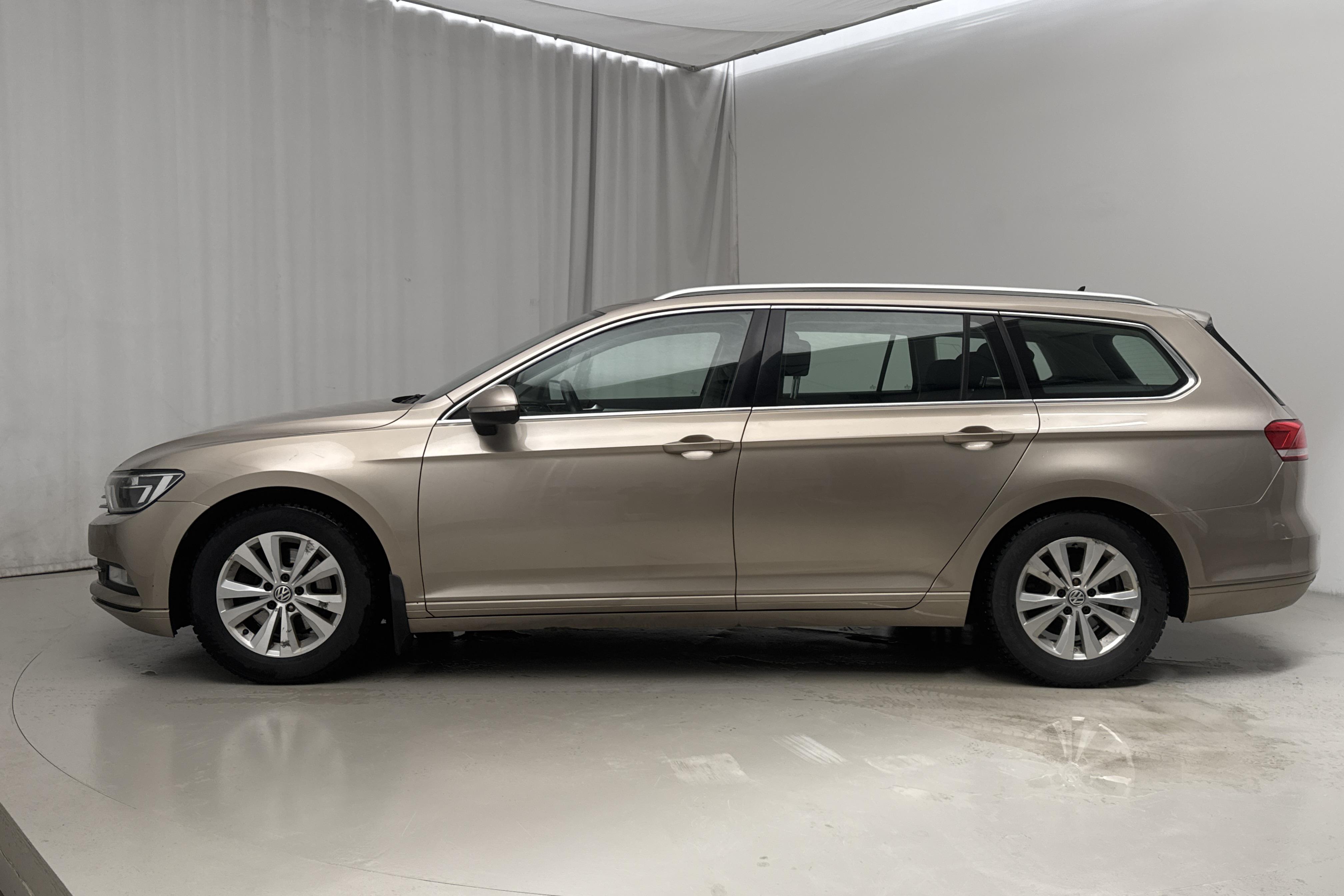 VW Passat 2.0 TDI Sportscombi (150hk) - 195 790 km - Automatyczna - Light Brown - 2016