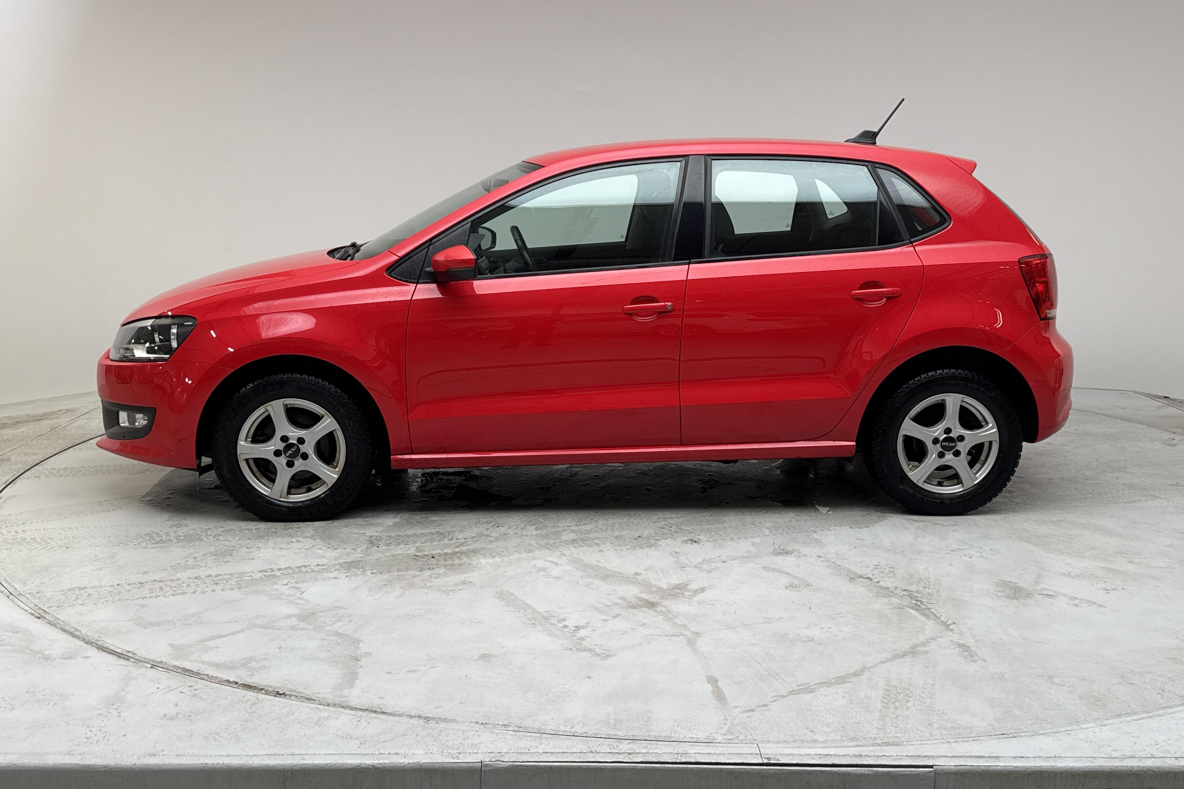 VW Polo 1.4 5dr (85hk) - 108 660 km - Käsitsi - punane - 2014