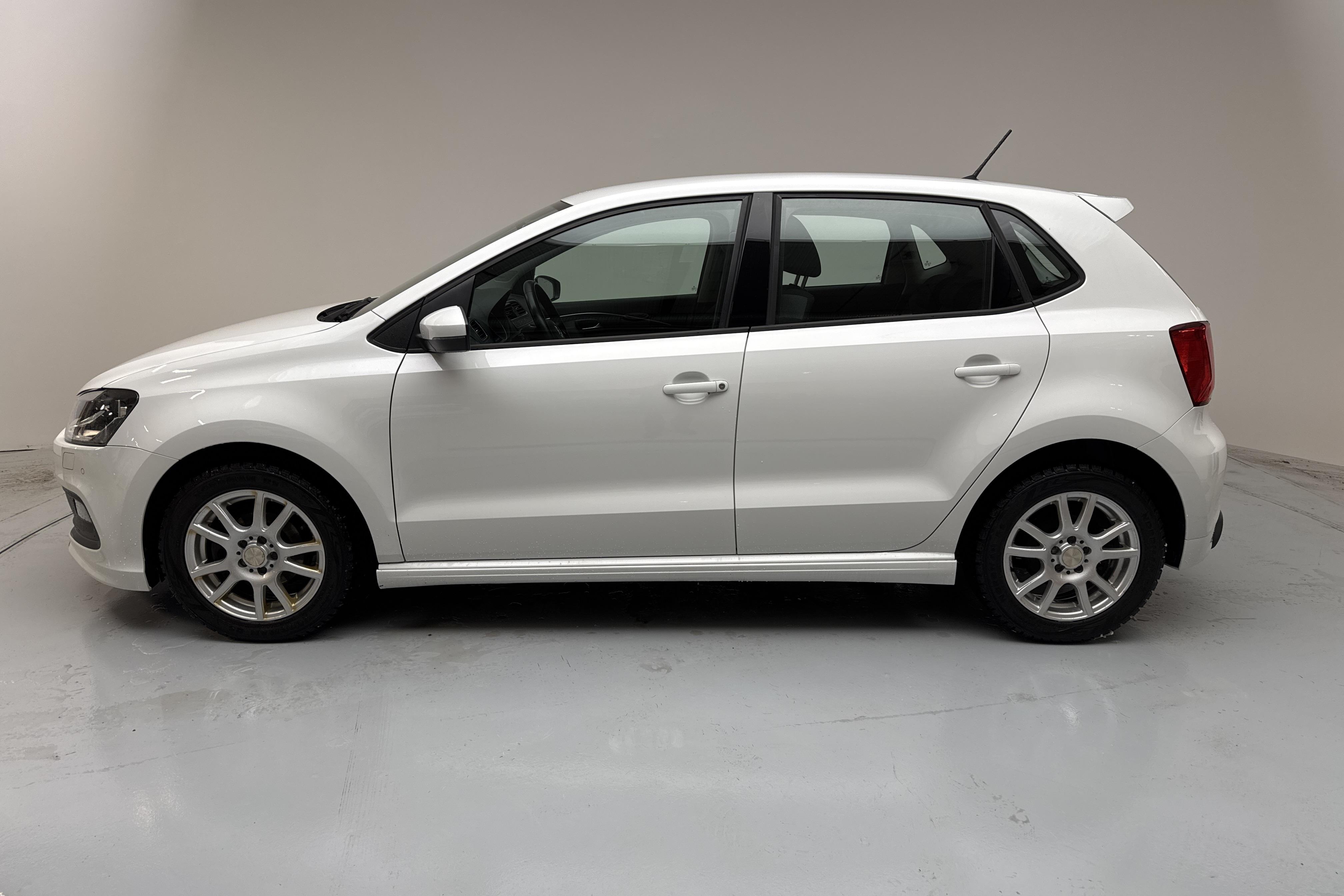 VW Polo 1.2 TSI 5dr (90hk) - 4 775 mil - Manuell - vit - 2017