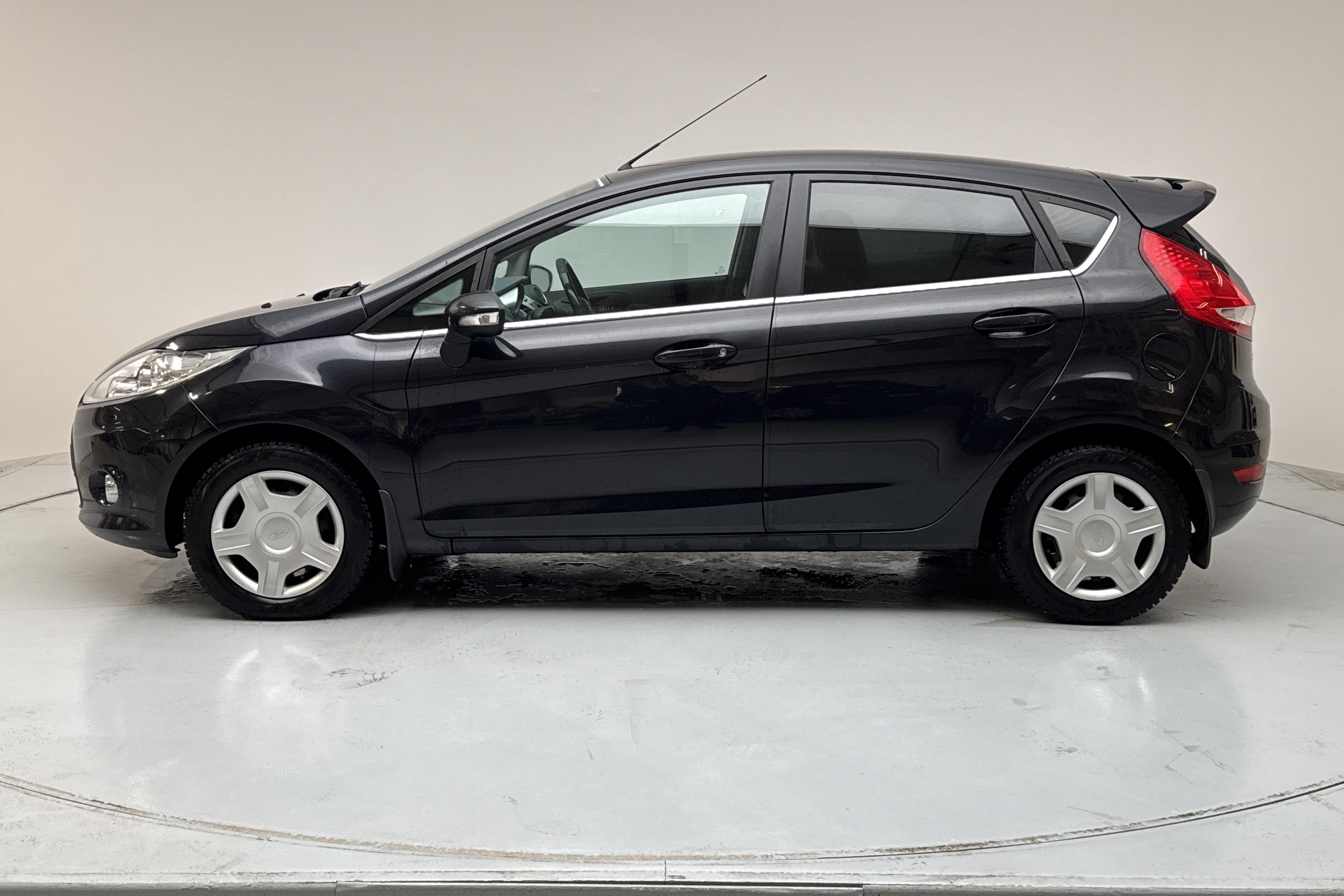 Ford Fiesta 1.25 5dr (82hk) - 13 799 mil - Manuell - svart - 2011