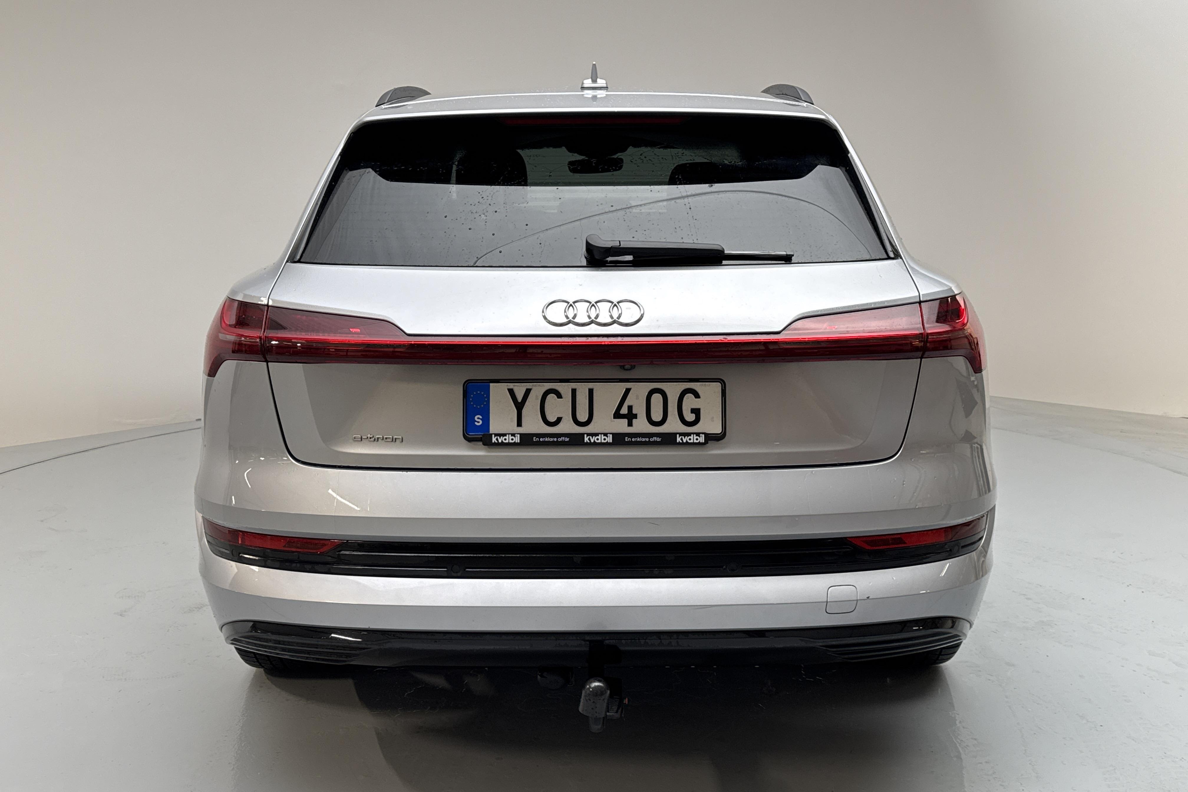 Audi e-tron 55 quattro 95 kWh (360hk) - 7 415 mil - Automat - silver - 2020