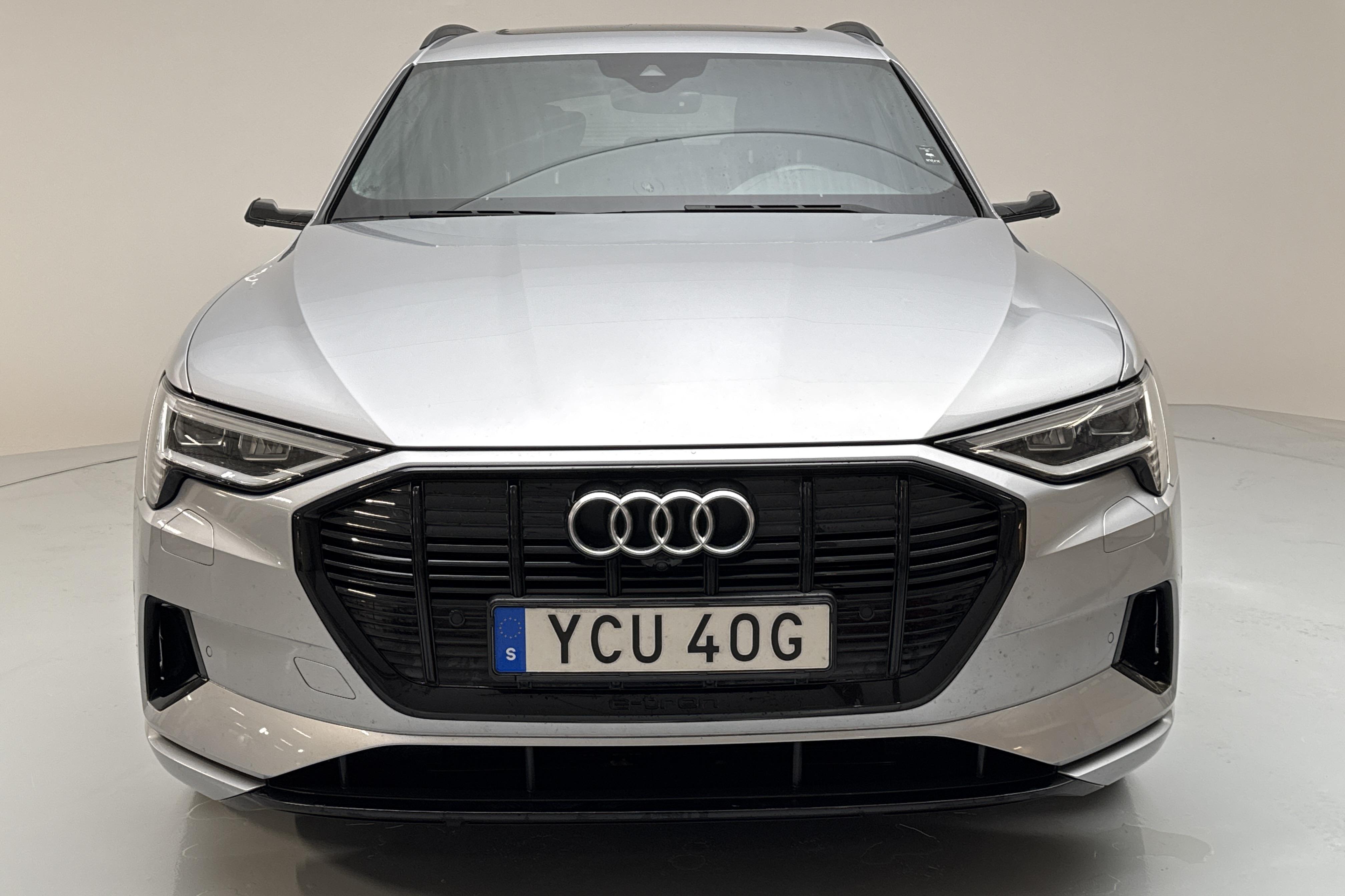 Audi e-tron 55 quattro 95 kWh (360hk) - 7 415 mil - Automat - silver - 2020