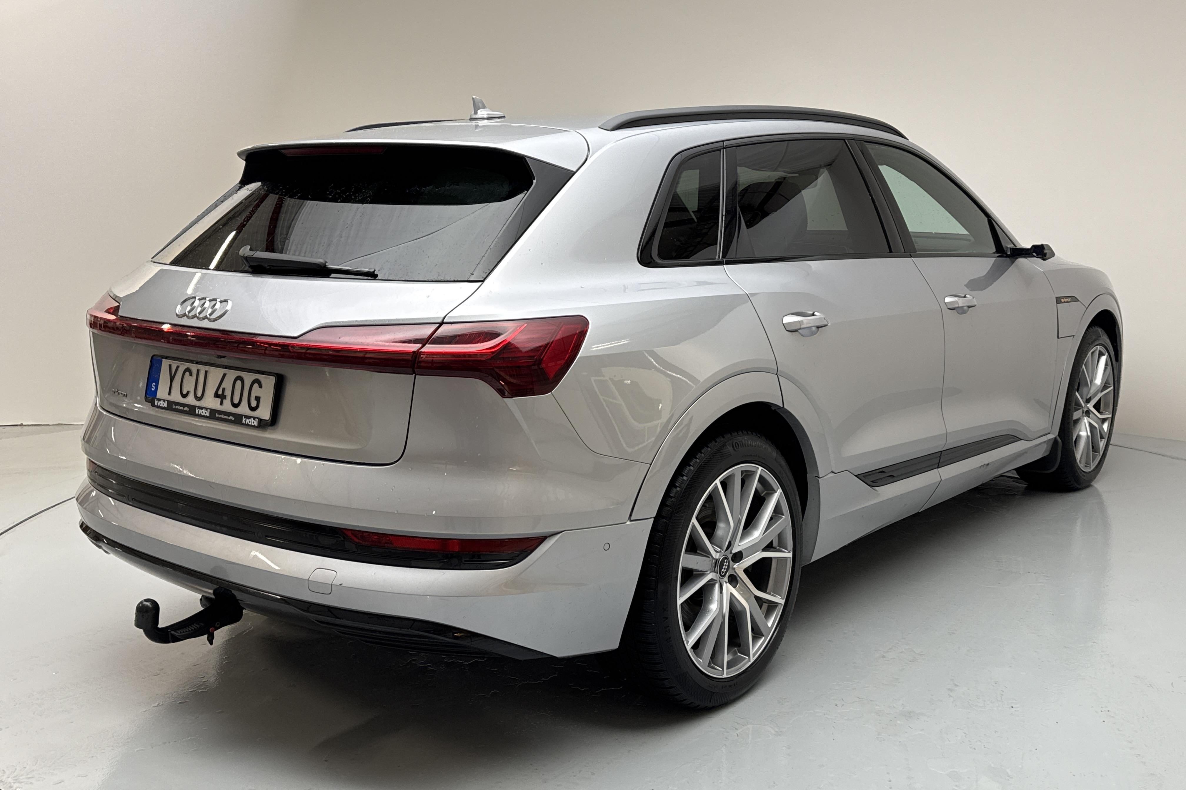 Audi e-tron 55 quattro 95 kWh (360hk) - 7 415 mil - Automat - silver - 2020