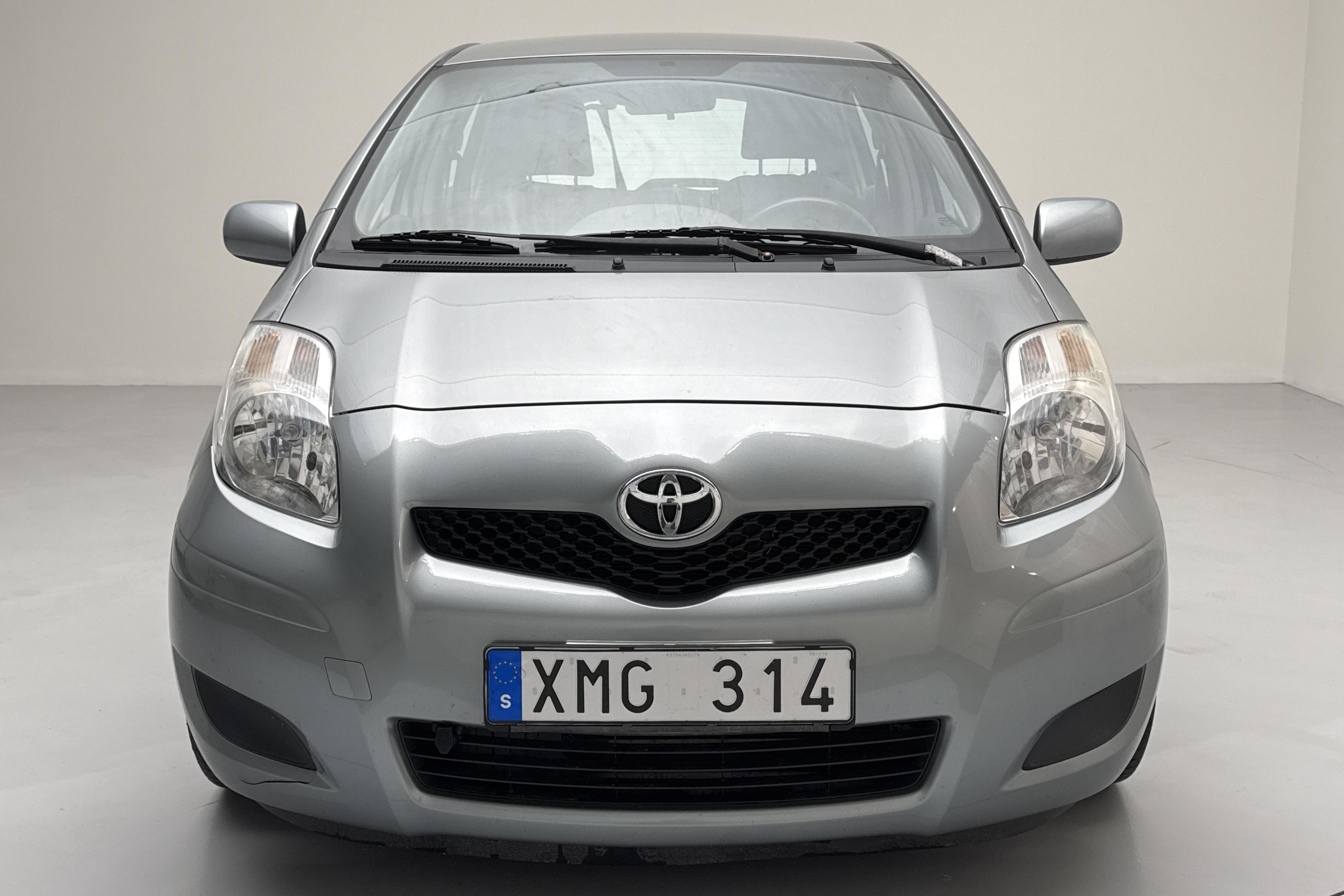 Toyota Yaris 1.33 5dr (100hk) - 17 207 mil - Manuell - grå - 2010