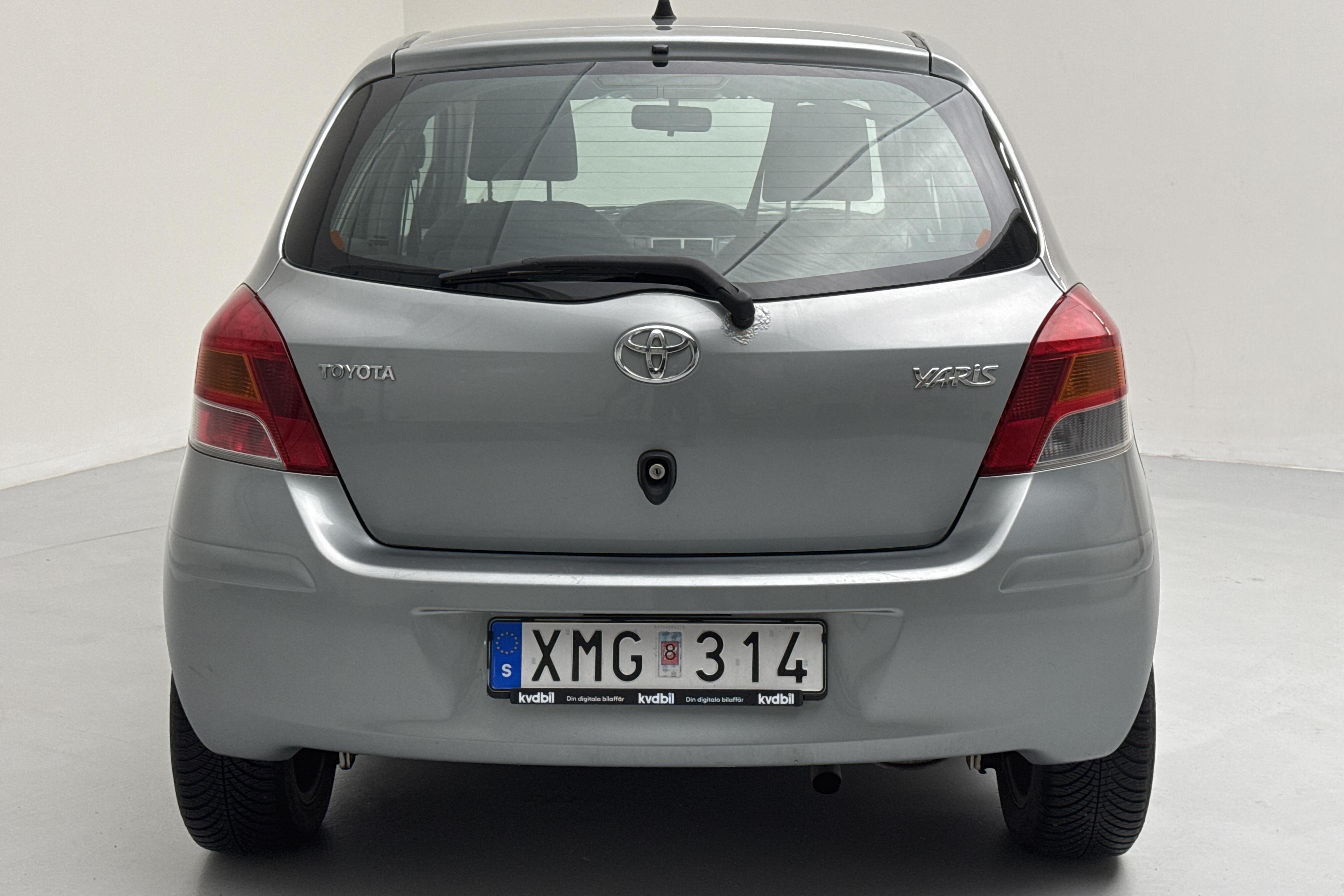 Toyota Yaris 1.33 5dr (100hk) - 17 207 mil - Manuell - grå - 2010