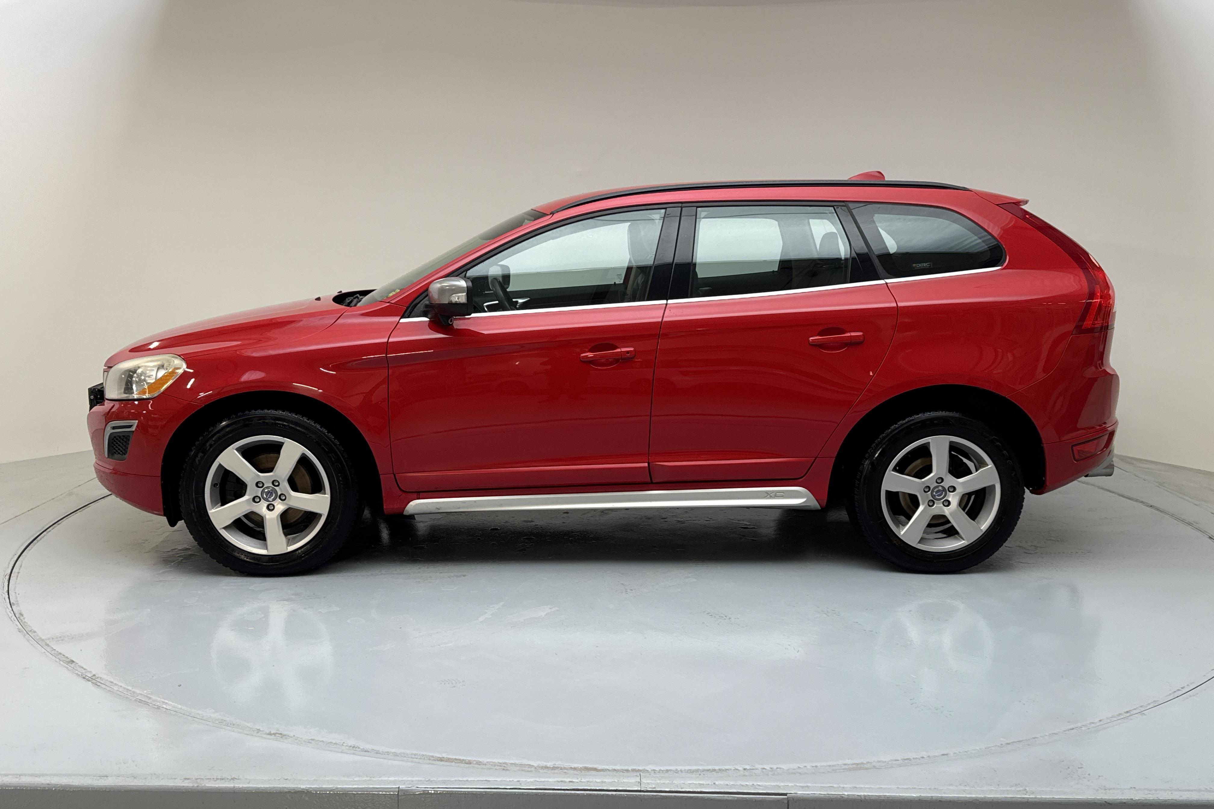 Volvo XC60 D4 AWD (215hk) - 23 785 mil - Automat - röd - 2013