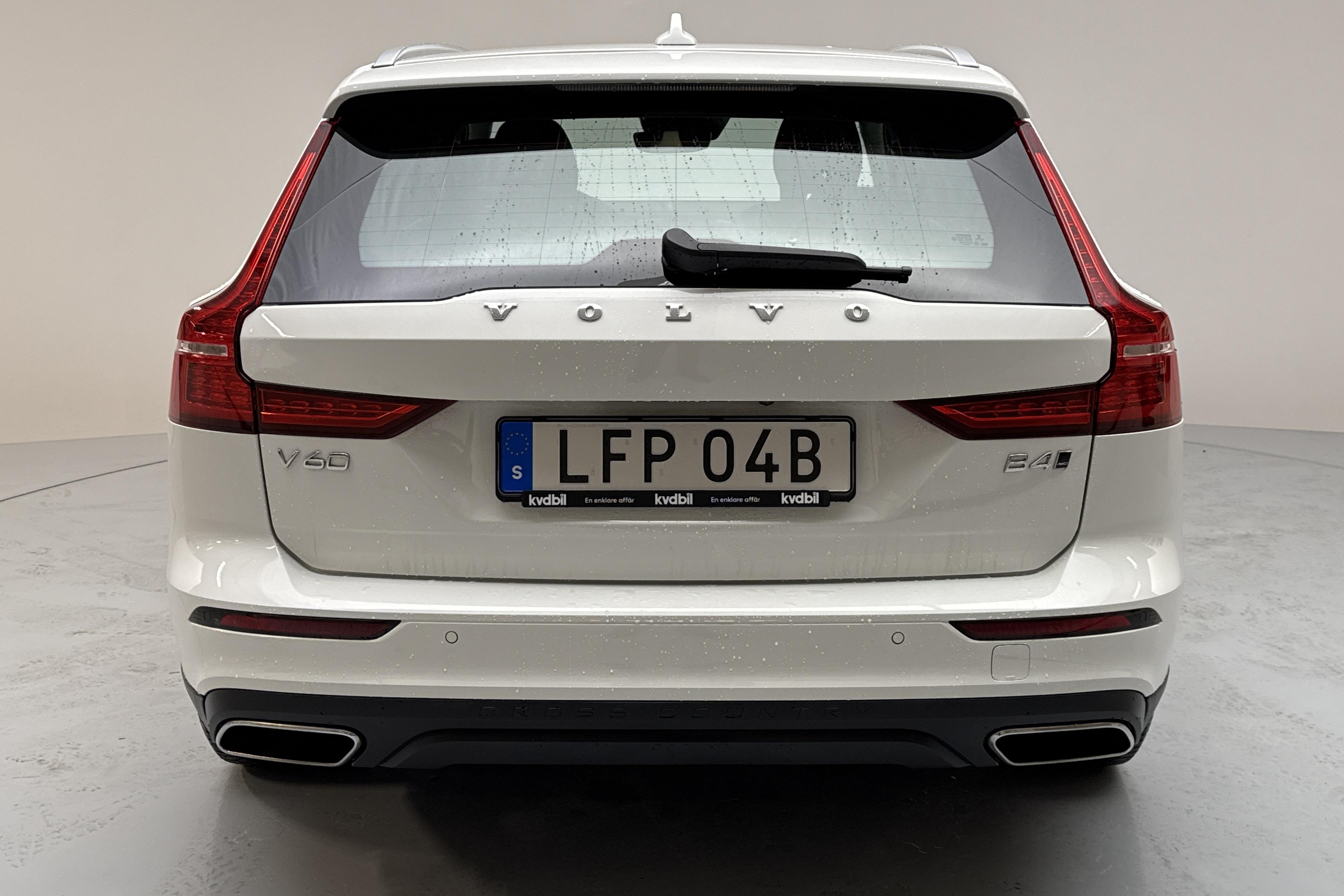 Volvo V60 B4 Cross Country AWD Mildhybrid, Diesel (197hk) - 8 627 mil - Automat - vit - 2022