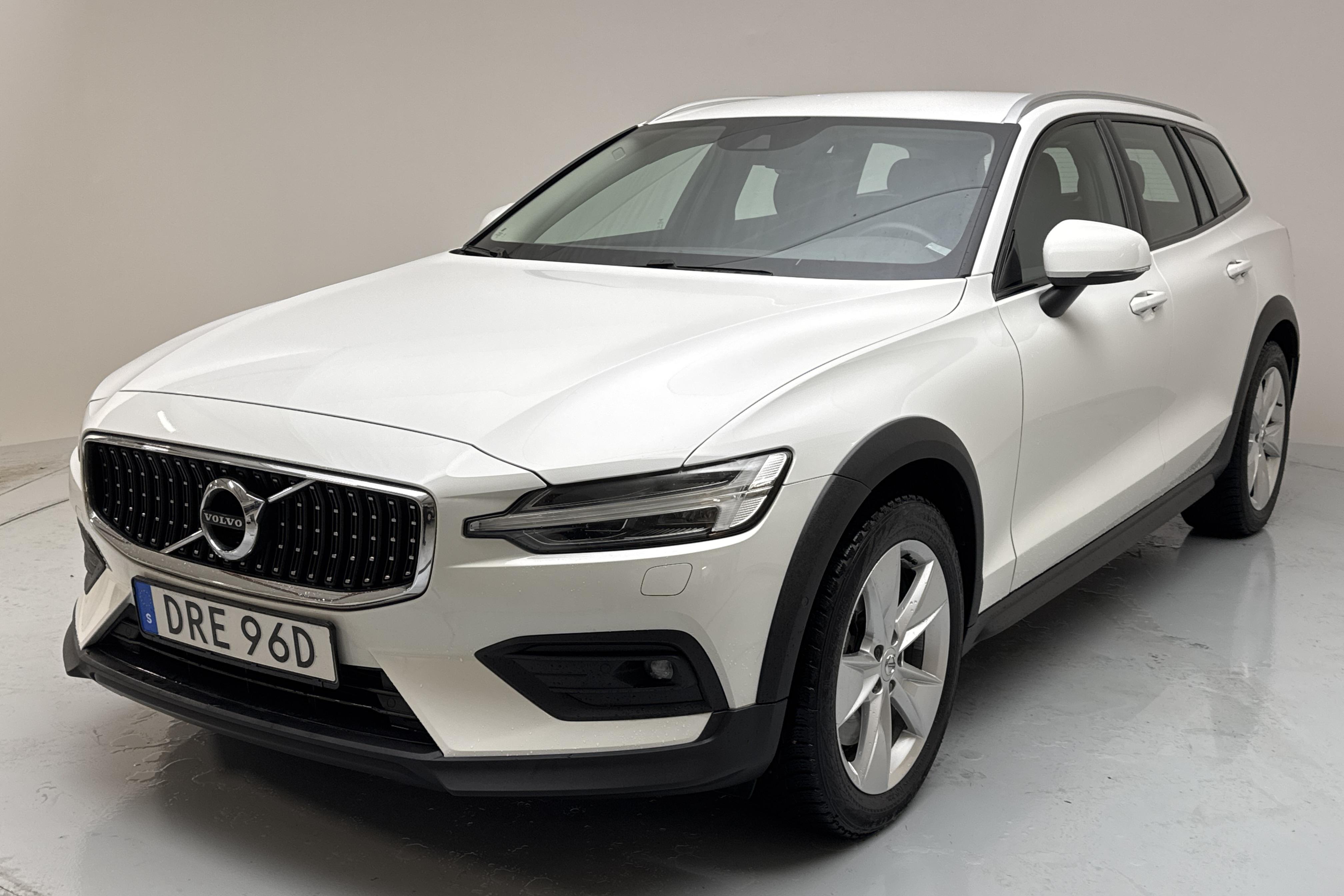 Volvo V60 B4 Cross Country AWD Mildhybrid, Diesel (197hk) - 10 372 mil - Automat - vit - 2022