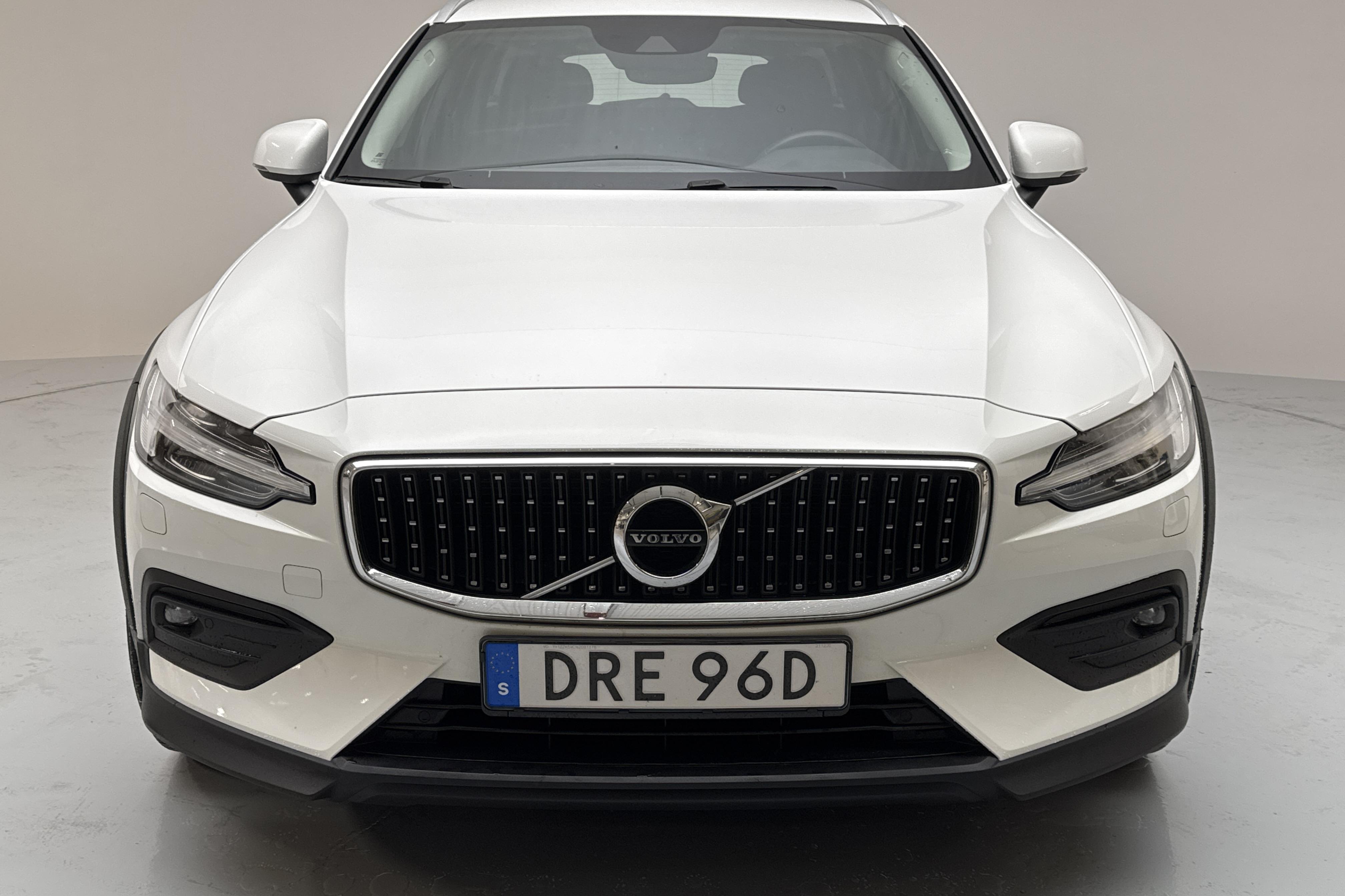 Volvo V60 B4 Cross Country AWD Mildhybrid, Diesel (197hk) - 10 372 mil - Automat - vit - 2022